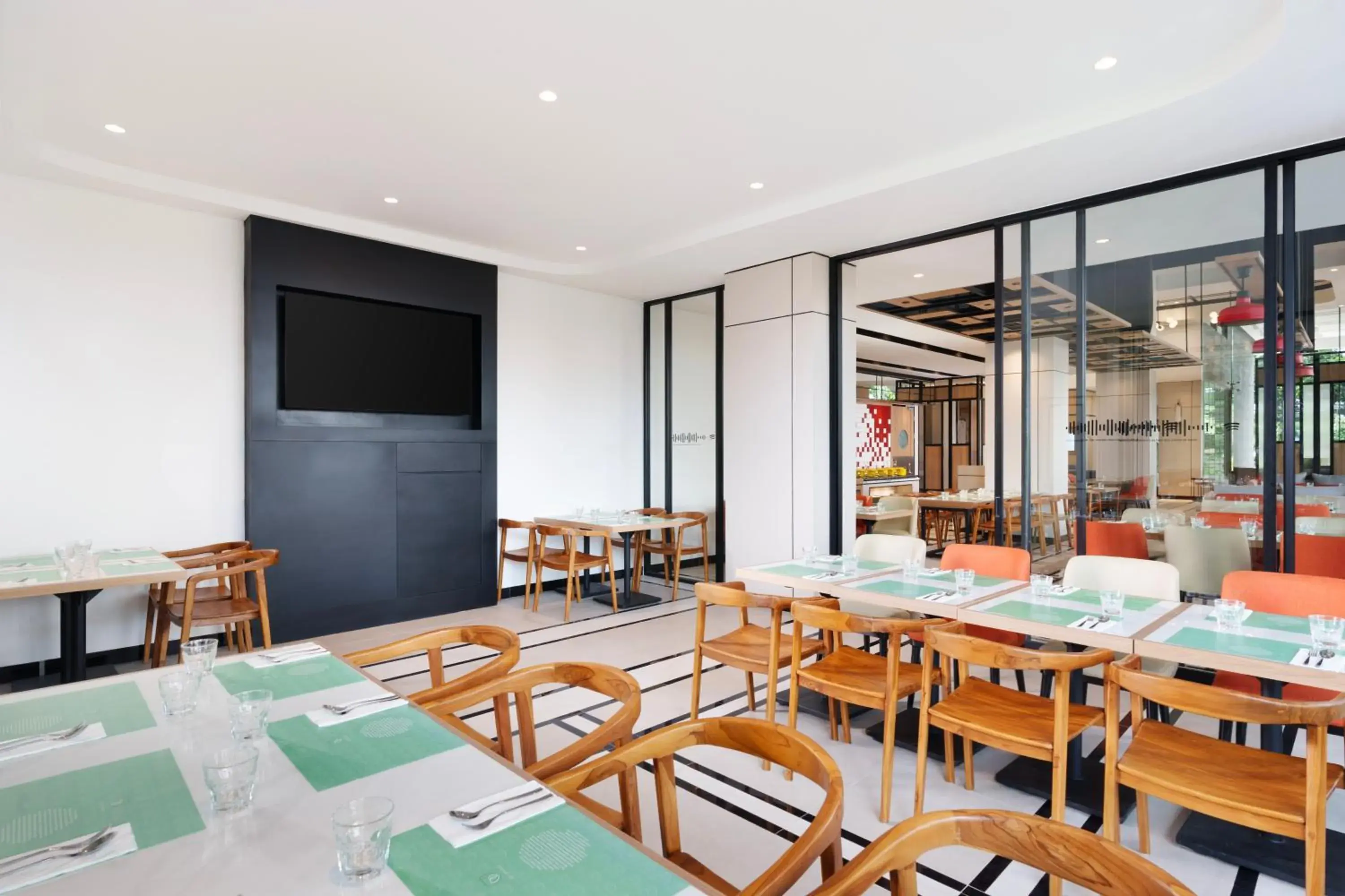 Restaurant/places to eat in ibis Jakarta Raden Saleh Restaurant/places to eat in ibis Jakarta Raden Saleh