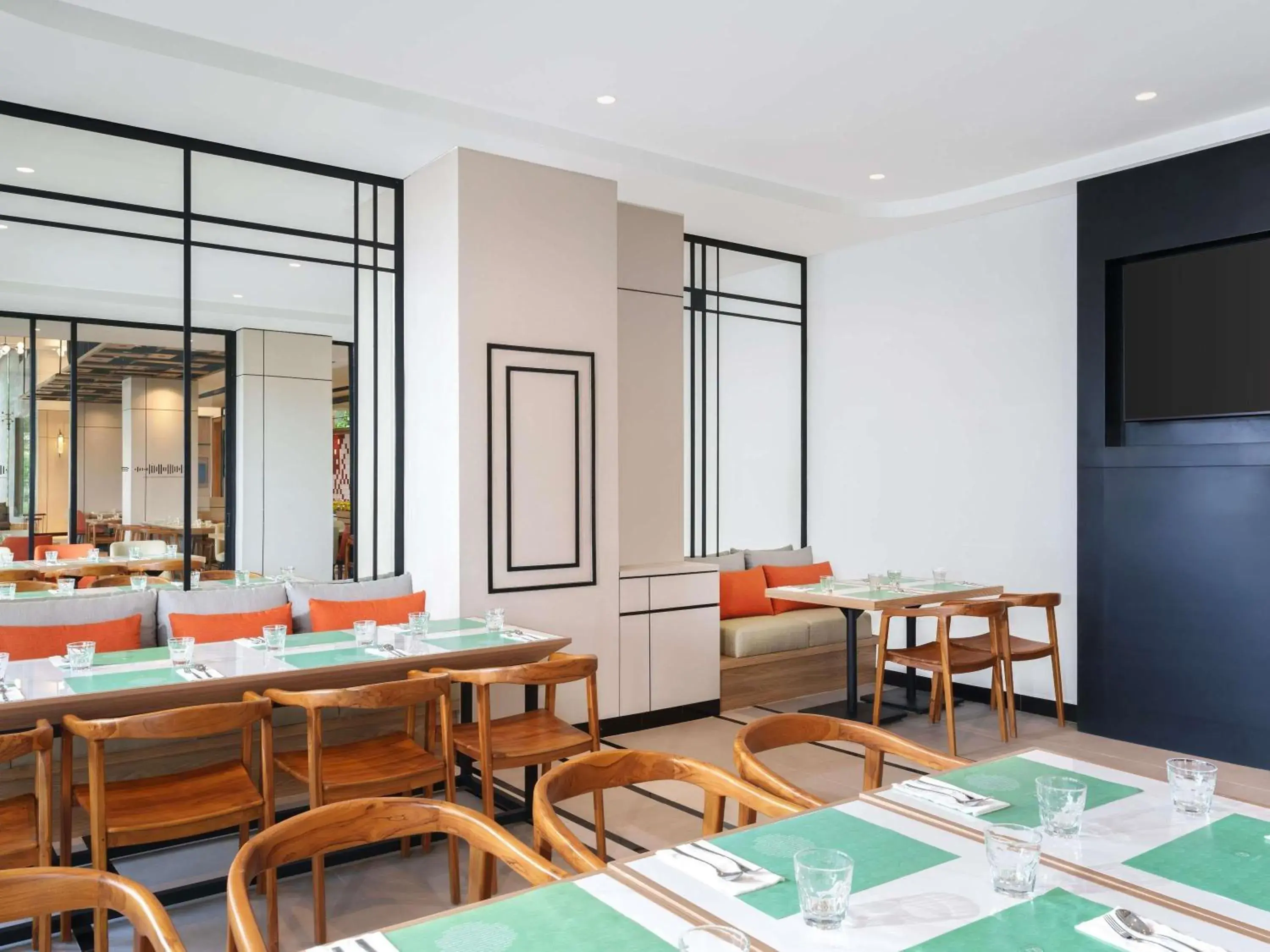 Restaurant/places to eat in ibis Jakarta Raden Saleh Restaurant/places to eat in ibis Jakarta Raden Saleh