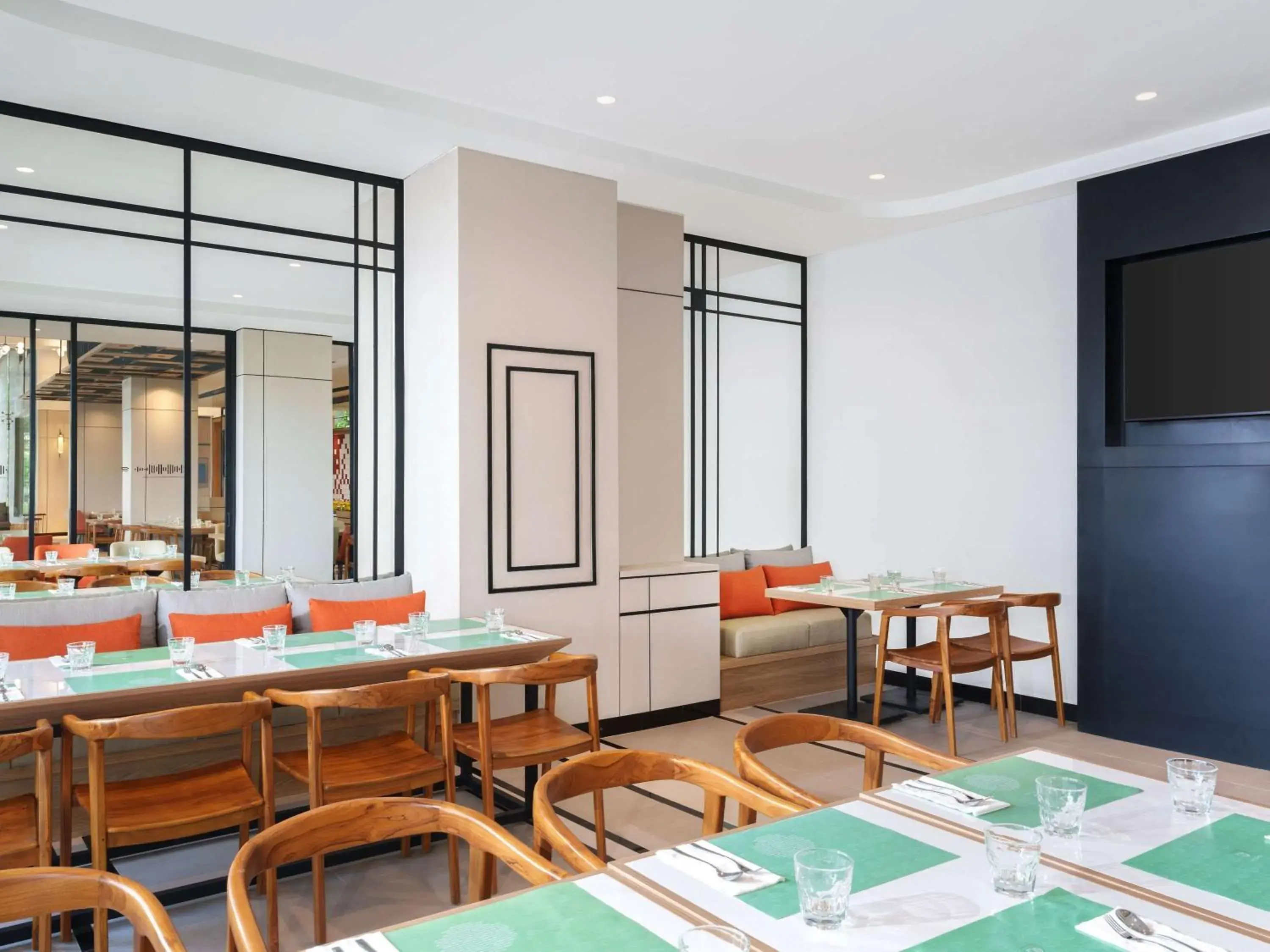 Restaurant/places to eat in ibis Jakarta Raden Saleh Restaurant/places to eat in ibis Jakarta Raden Saleh