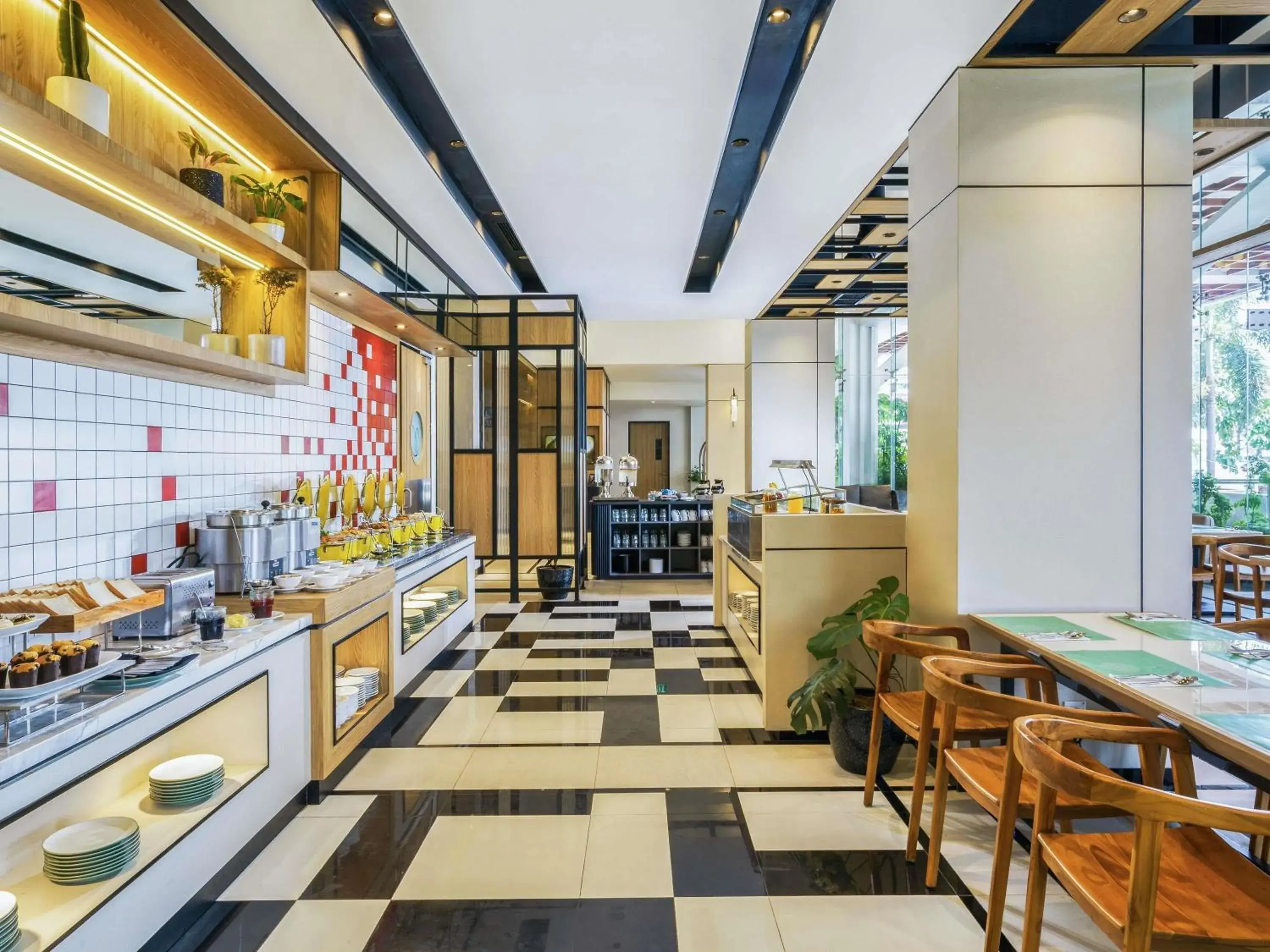 Restaurant/places to eat in ibis Jakarta Raden Saleh Restaurant/places to eat in ibis Jakarta Raden Saleh