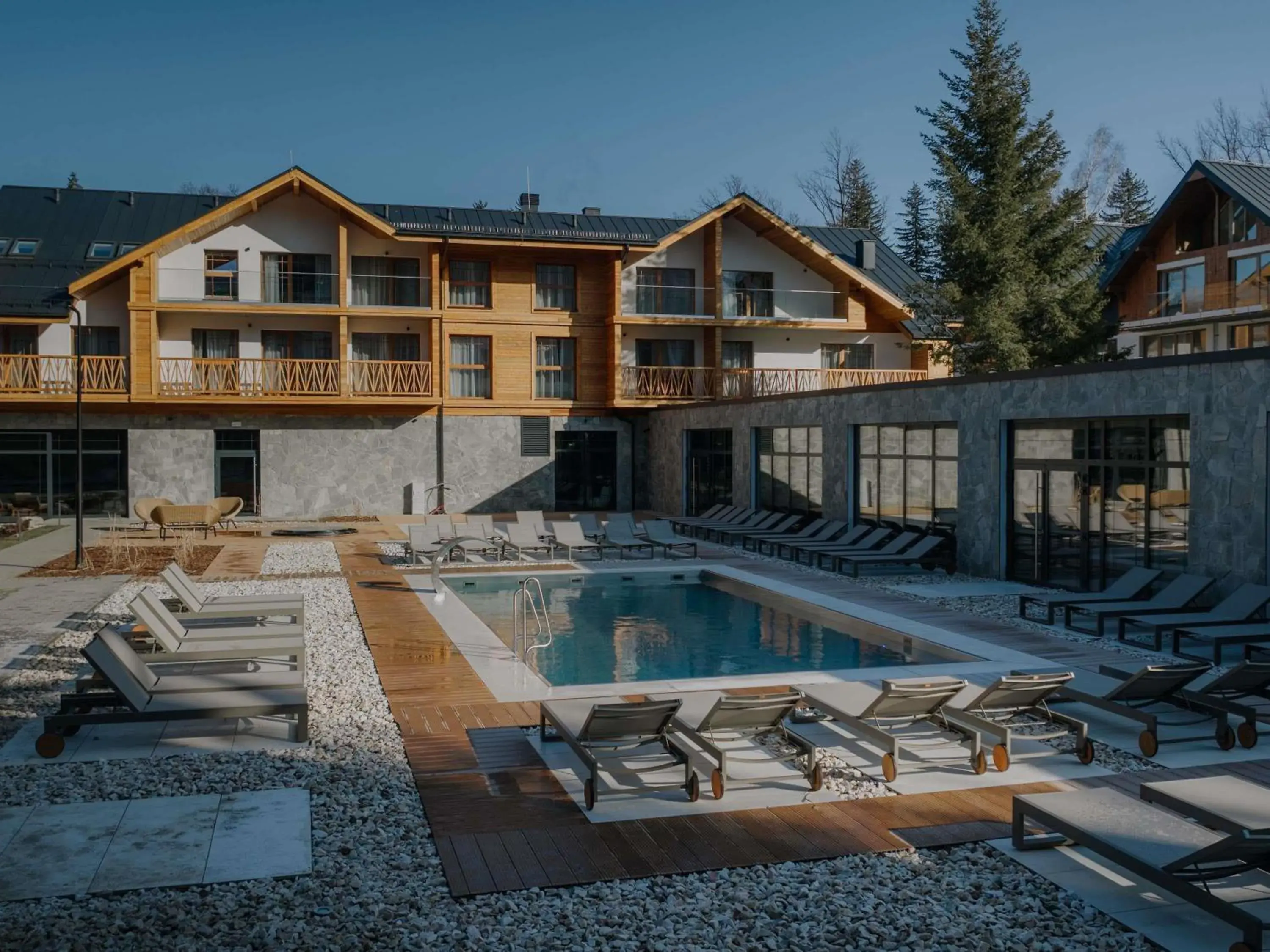 Pool view in Mövenpick Resort & Spa Karpacz Pool view in Mövenpick Resort & Spa Karpacz