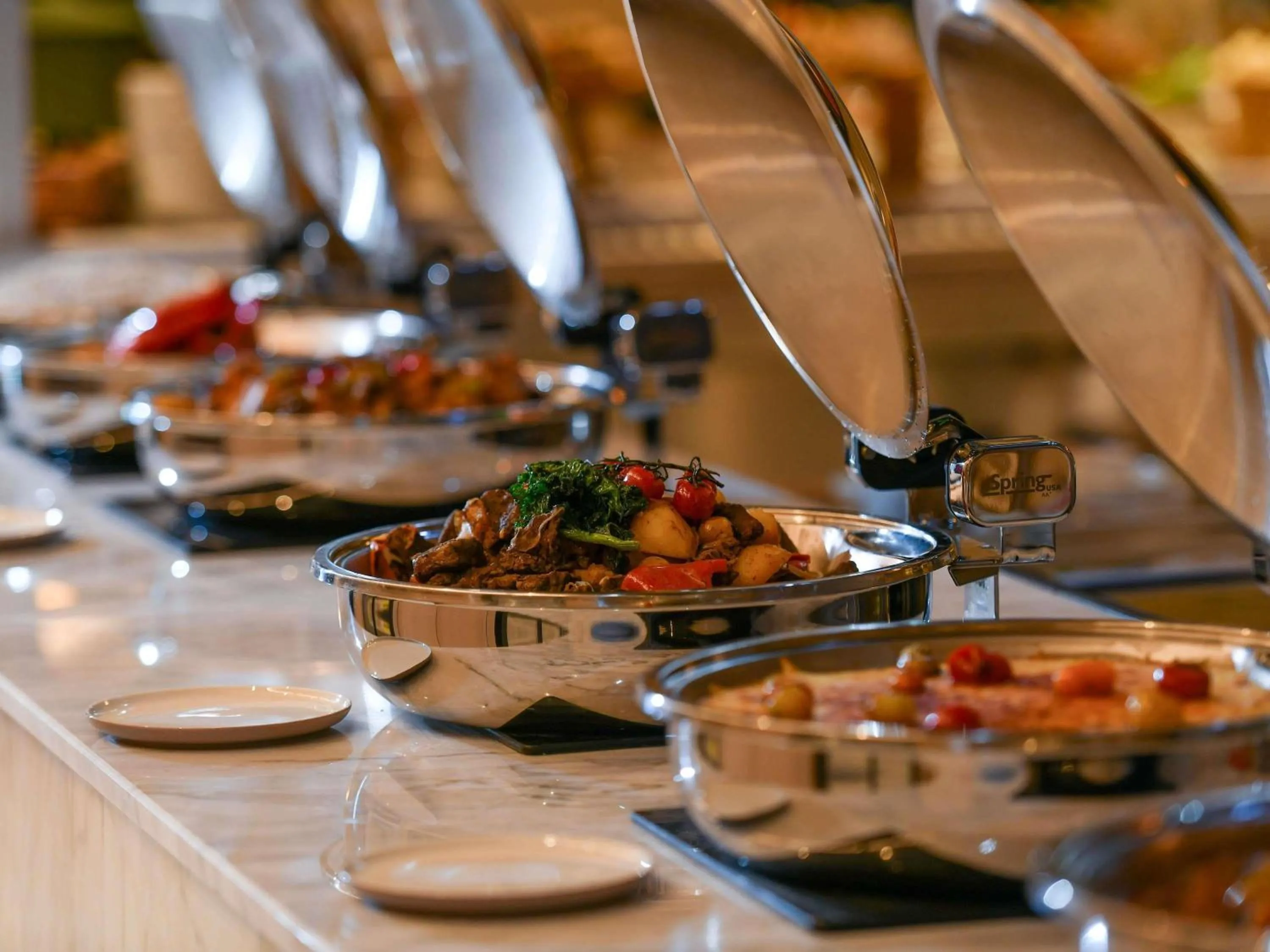 Restaurant/places to eat in Novotel Riyadh Sahafa