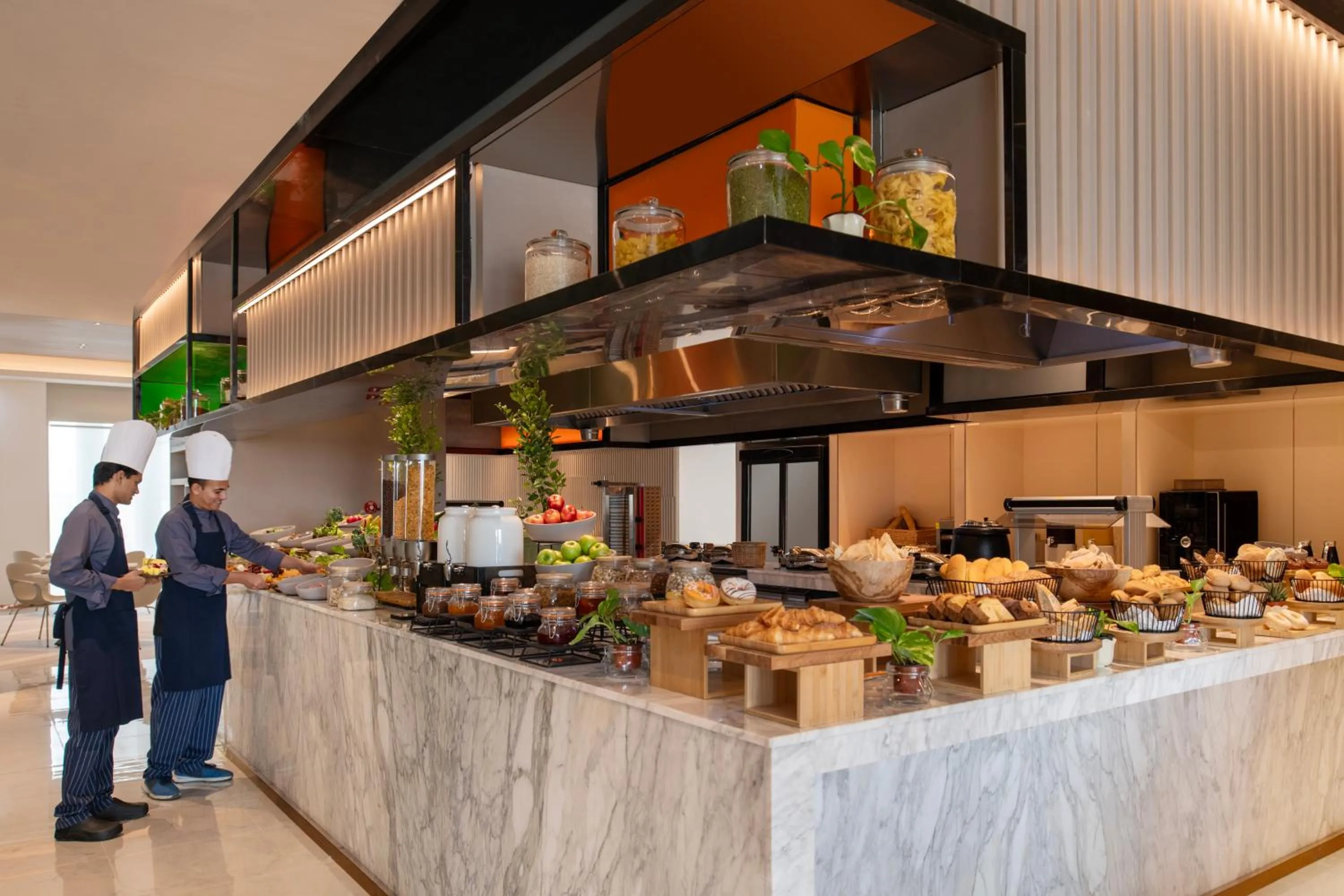 Restaurant/places to eat in Novotel Riyadh Sahafa
