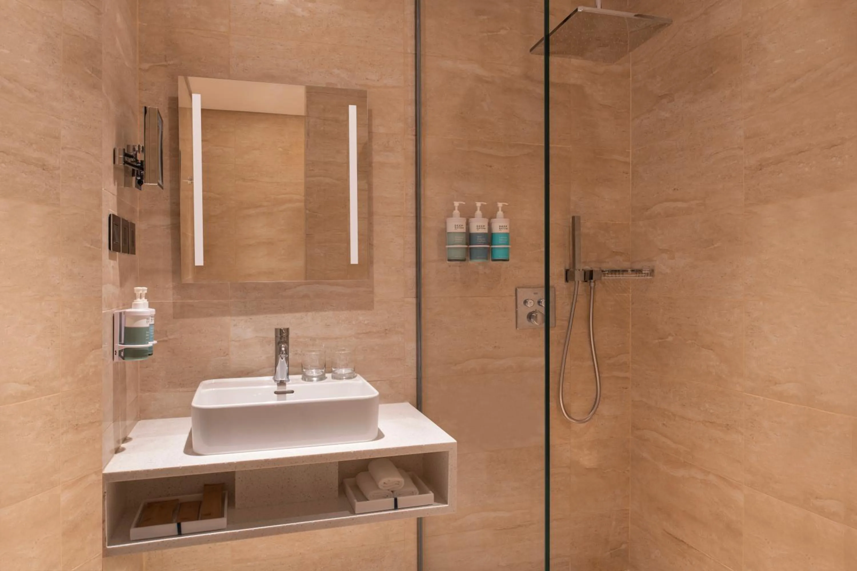 Shower in Novotel Riyadh Sahafa