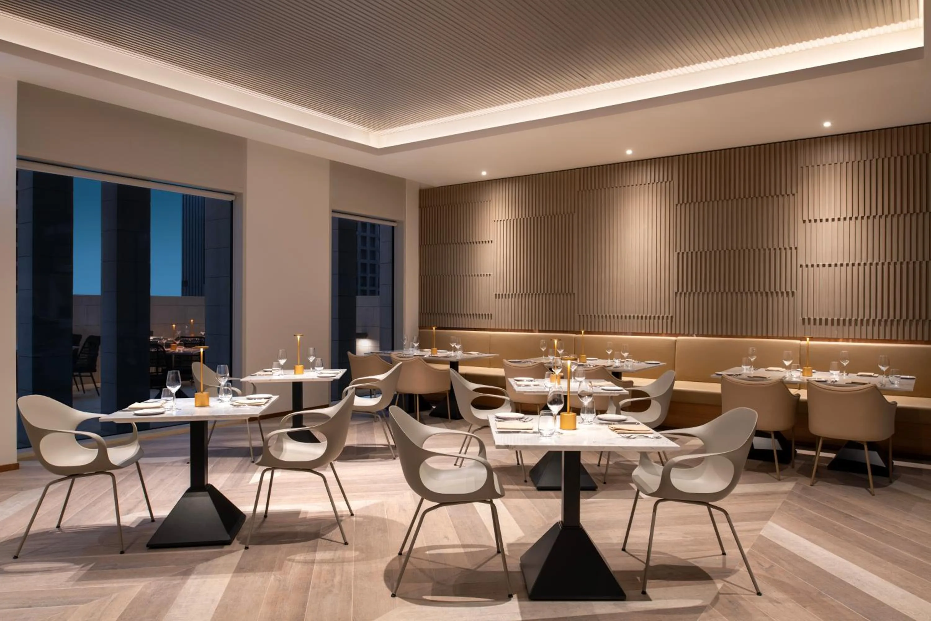 Restaurant/places to eat in Novotel Riyadh Sahafa