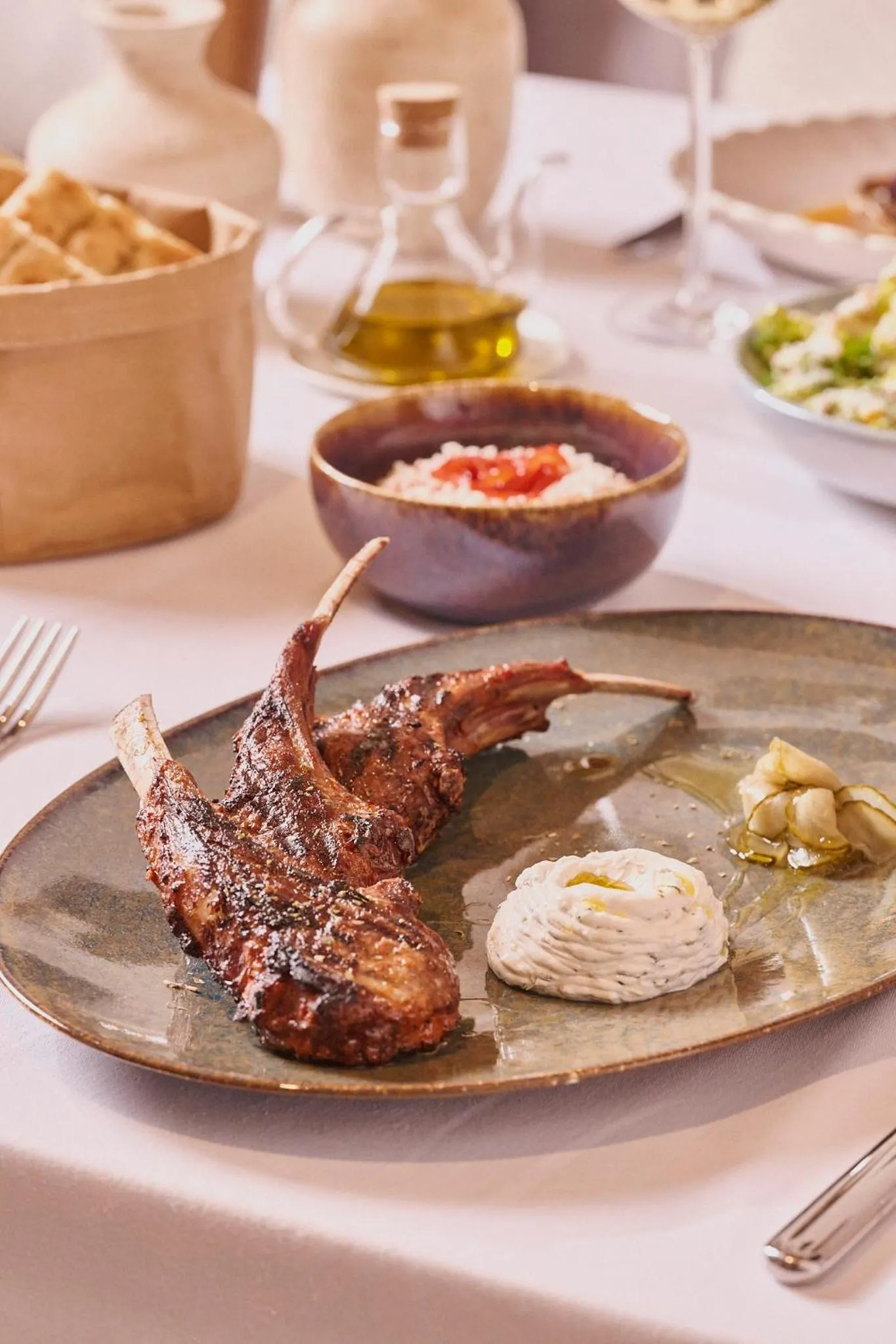 Restaurant/places to eat in Novotel Riyadh Sahafa