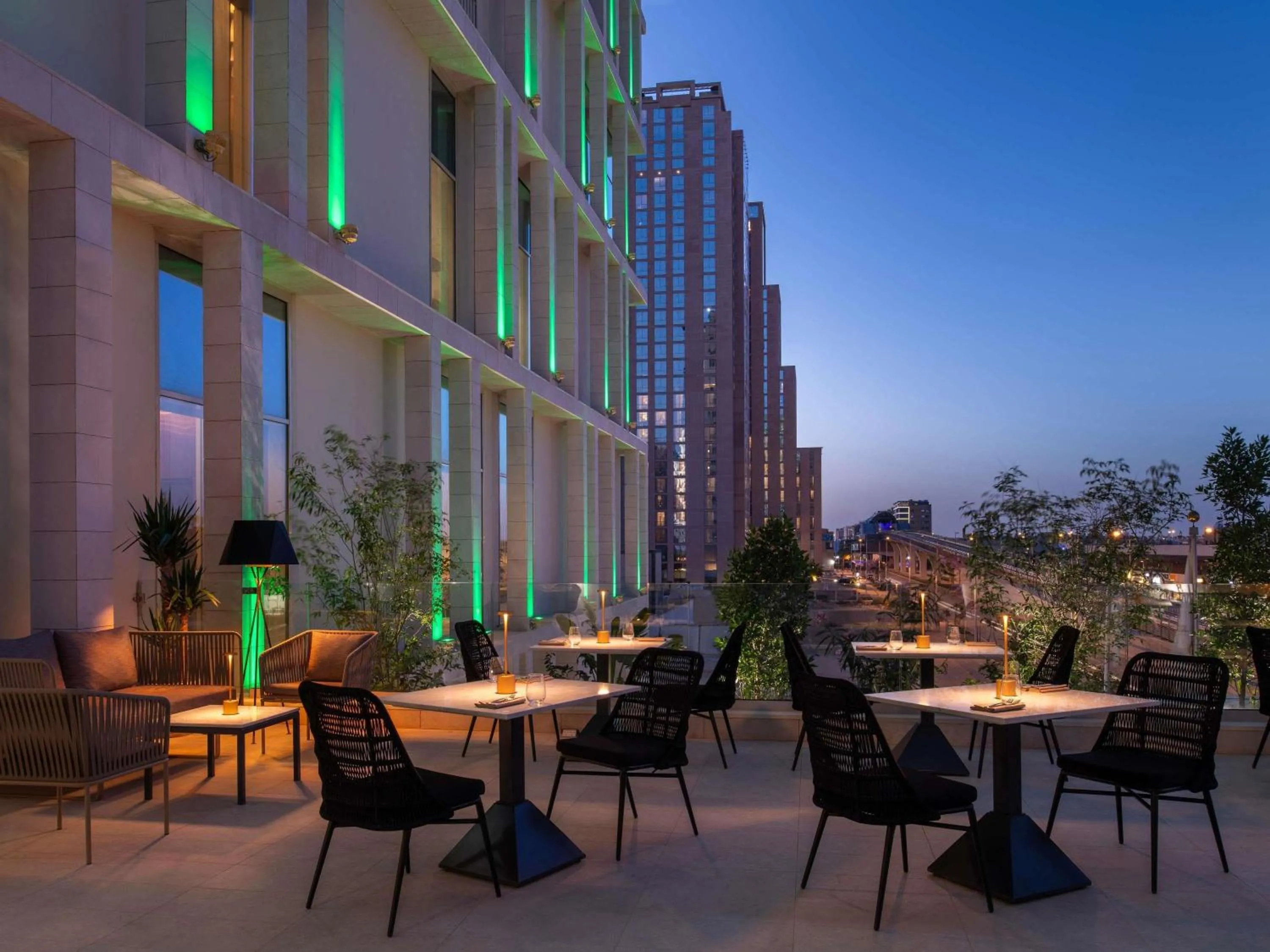 Restaurant/places to eat in Novotel Riyadh Sahafa