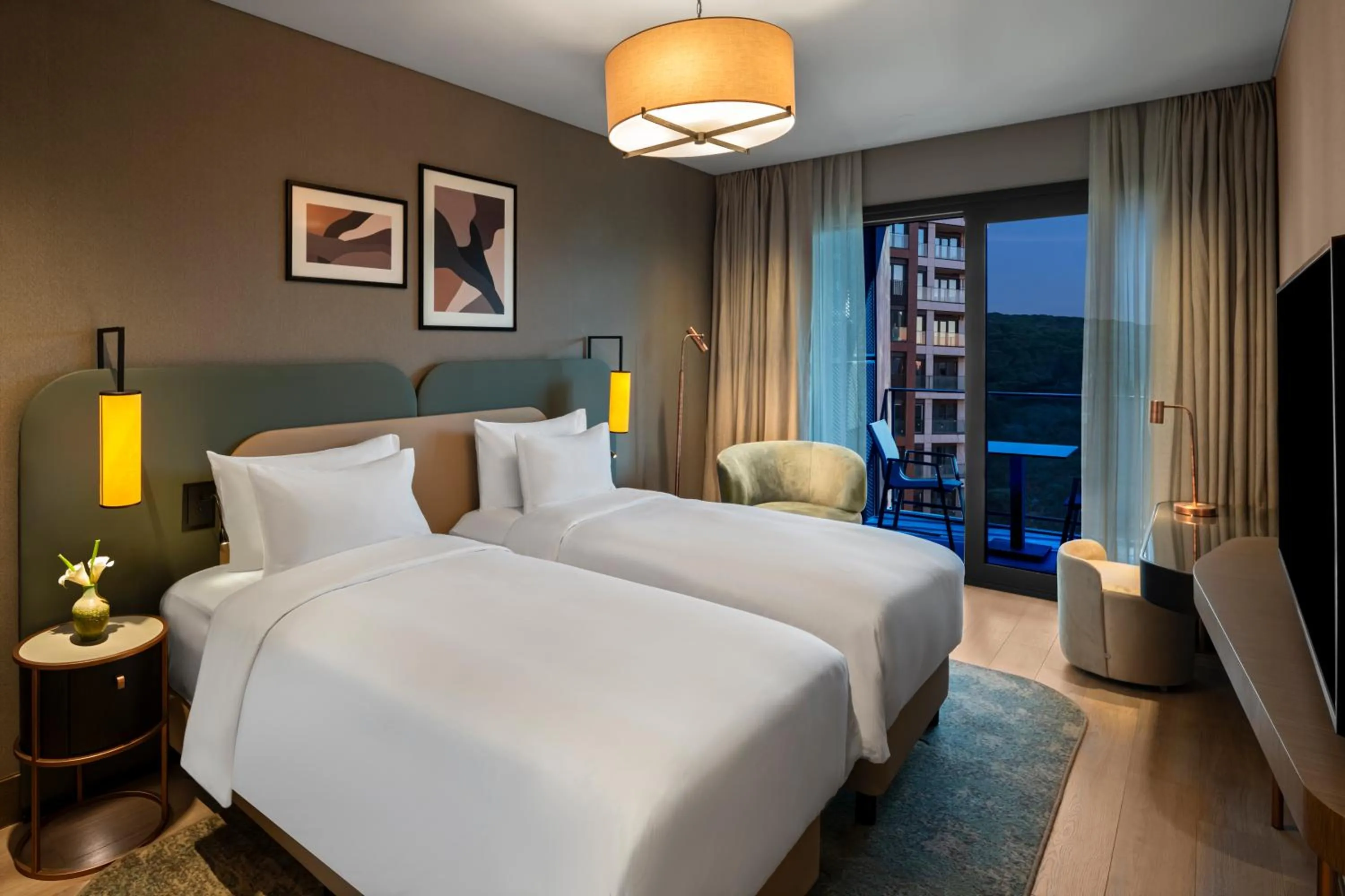 Bedroom, Bed in Mövenpick Living Istanbul Saklivadi