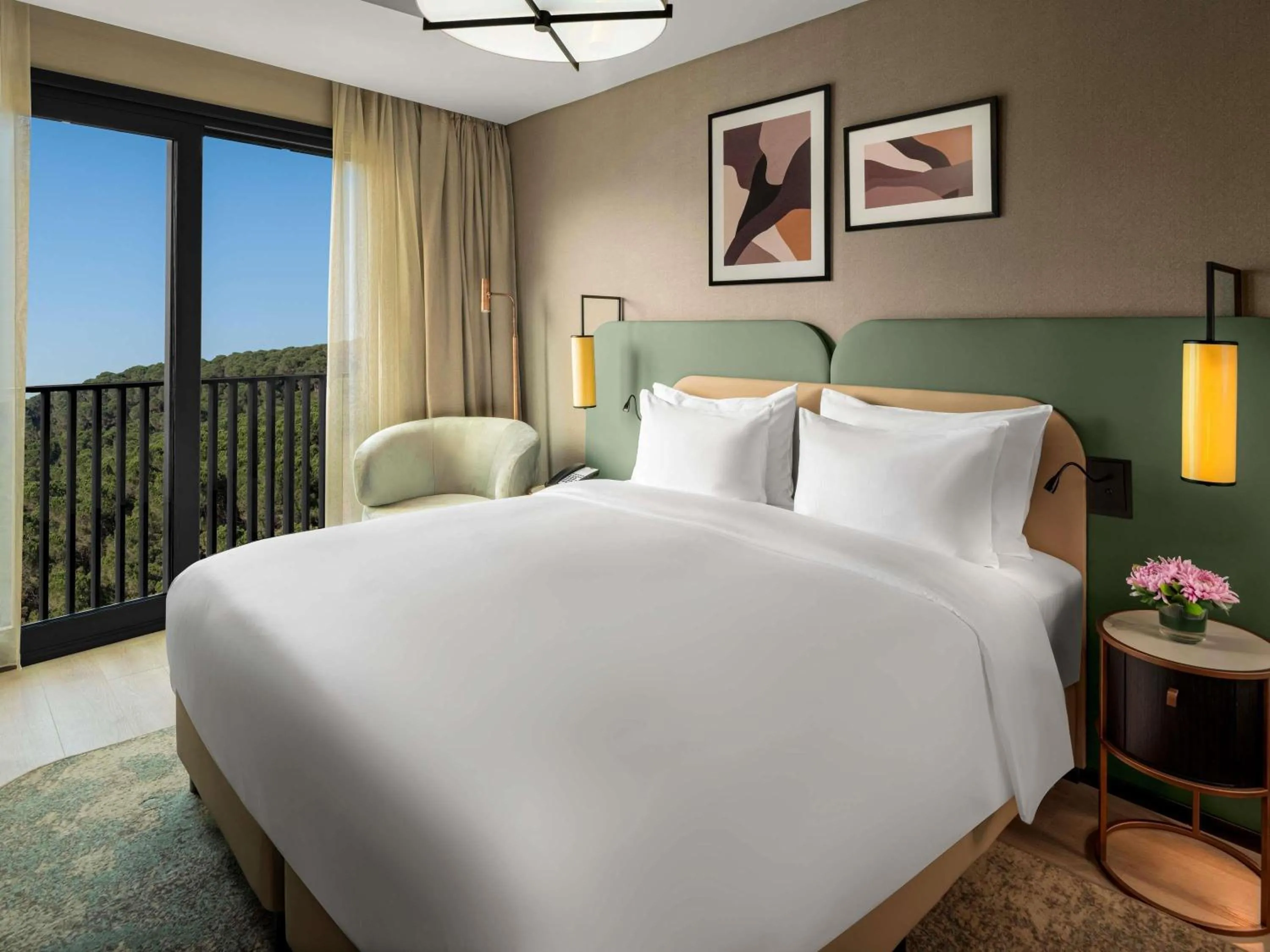 Bedroom, Bed in Mövenpick Living Istanbul Saklivadi