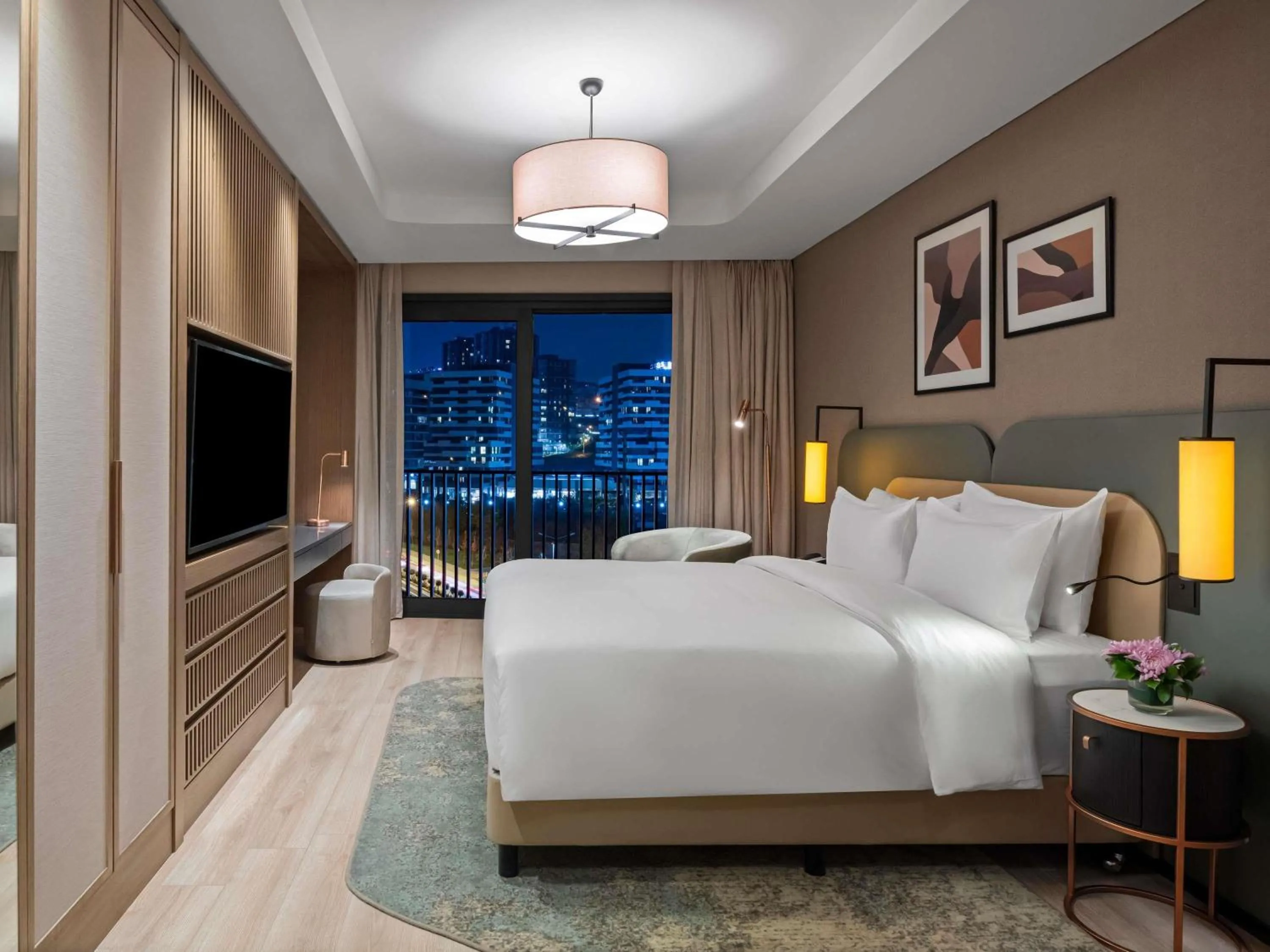 Bedroom, Bed in Mövenpick Living Istanbul Saklivadi