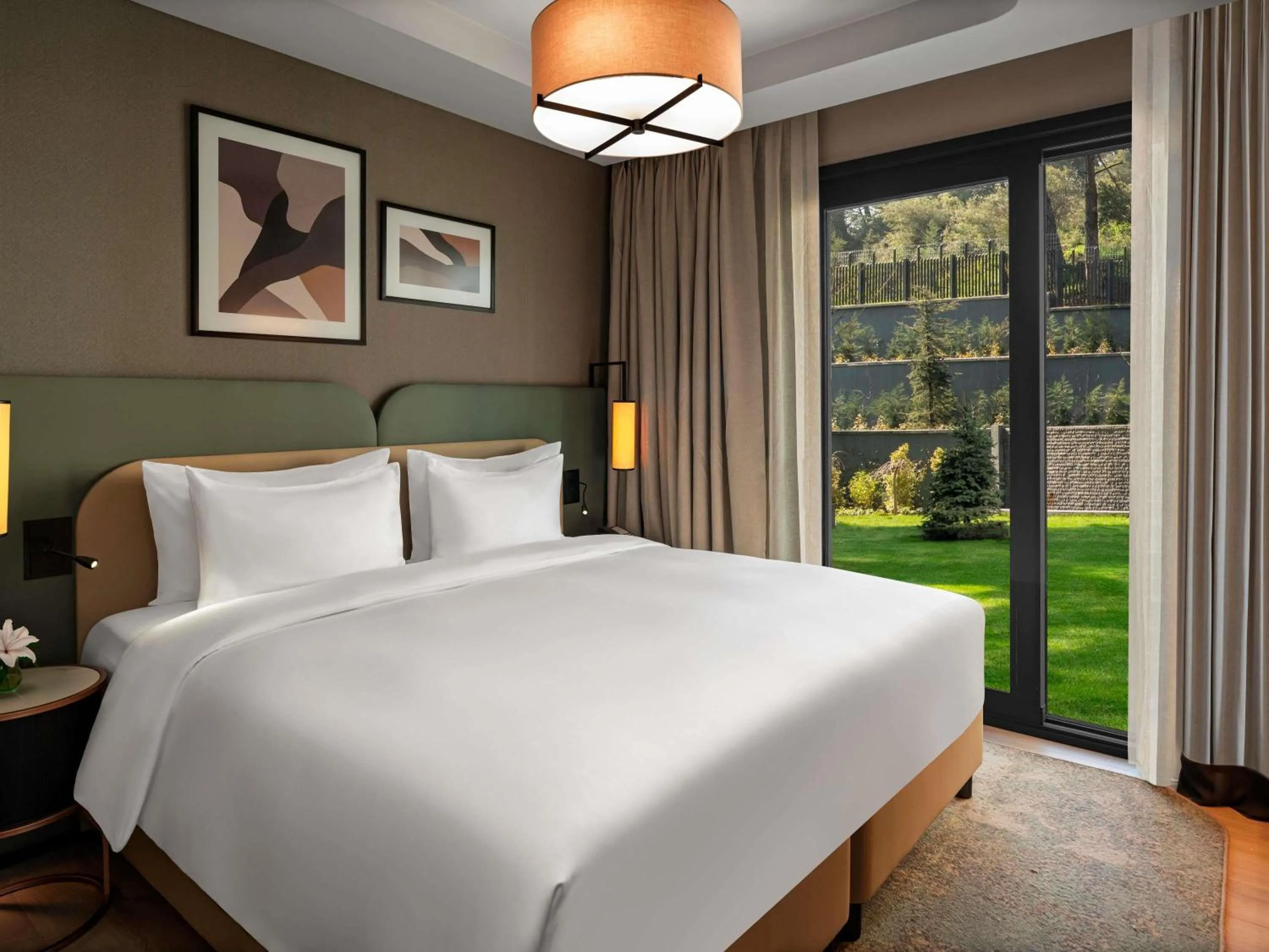 Bedroom, Bed in Mövenpick Living Istanbul Saklivadi