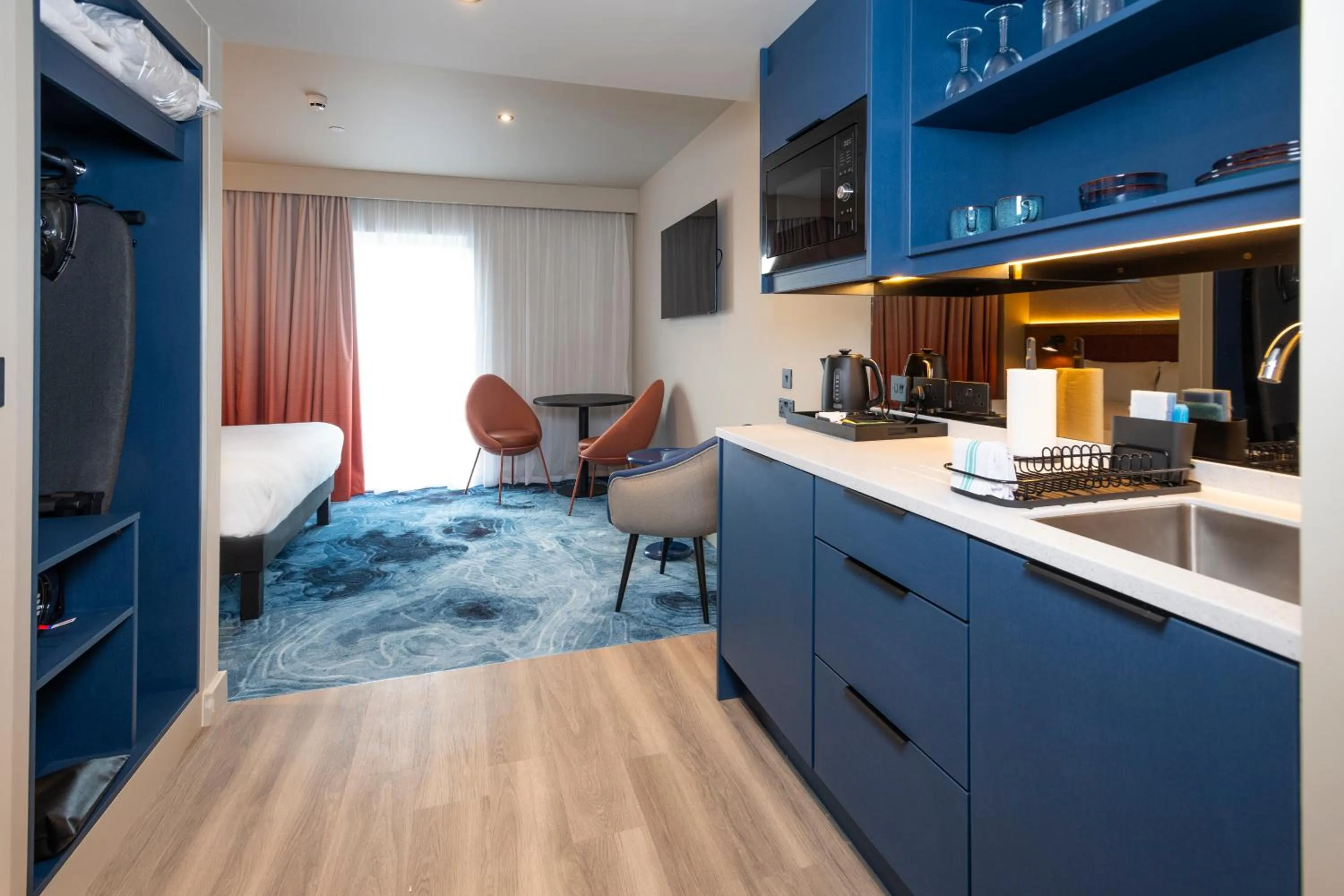 Kitchen or kitchenette in ibis Styles Burton On Trent