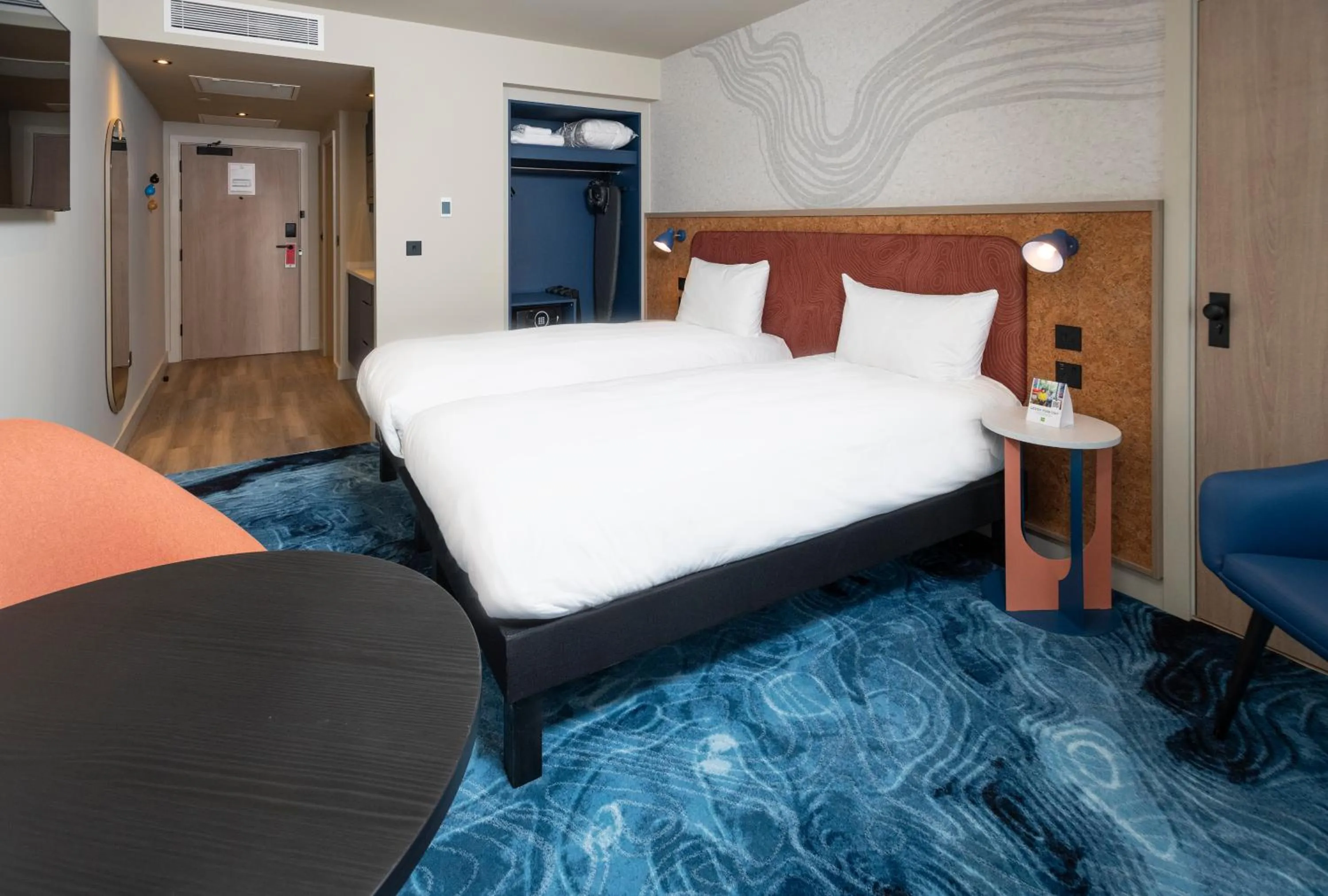 Photo of the whole room, Bed in ibis Styles Burton On Trent