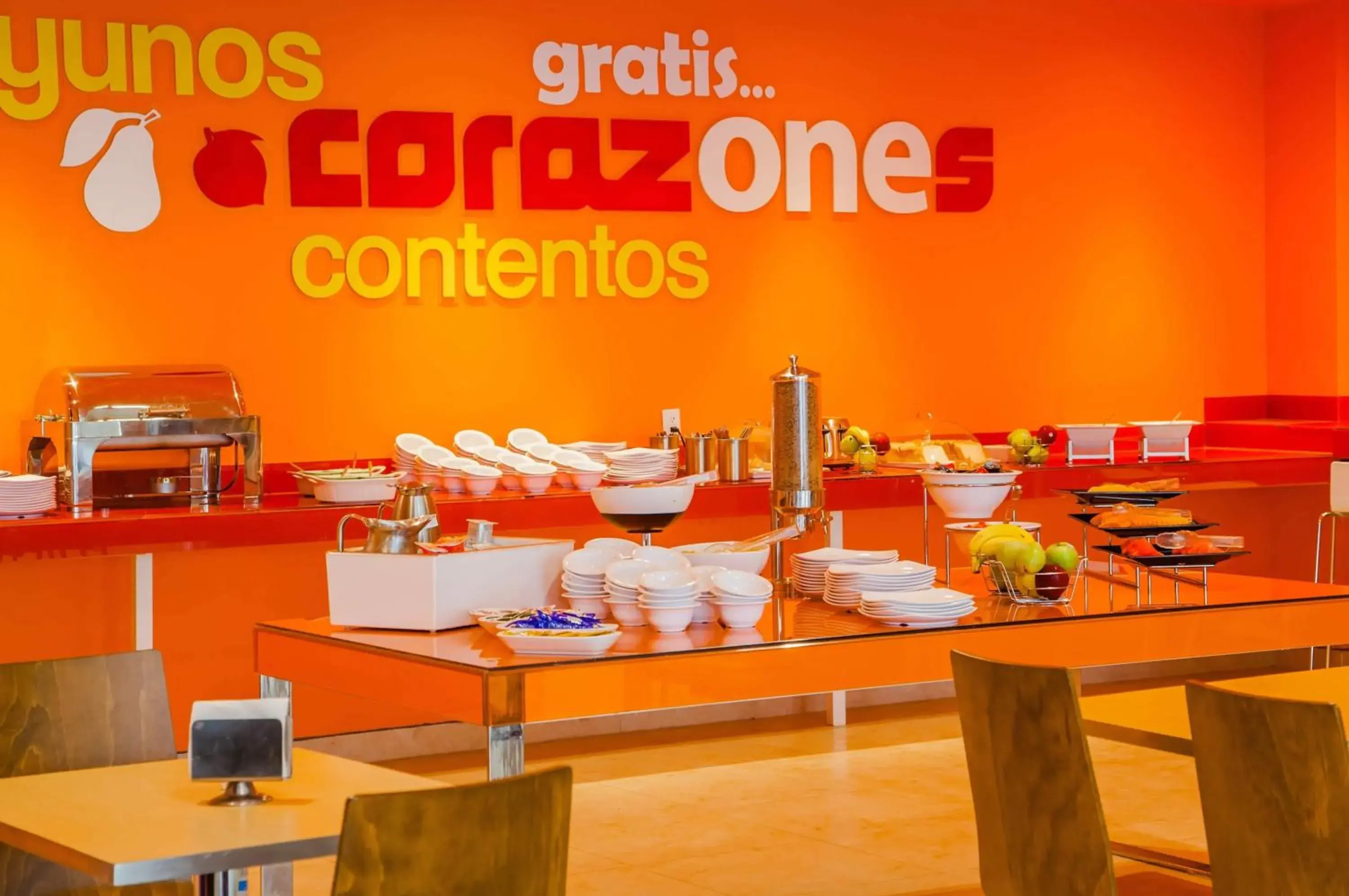 Restaurant/places to eat in One Monclova Restaurant/places to eat in One Monclova