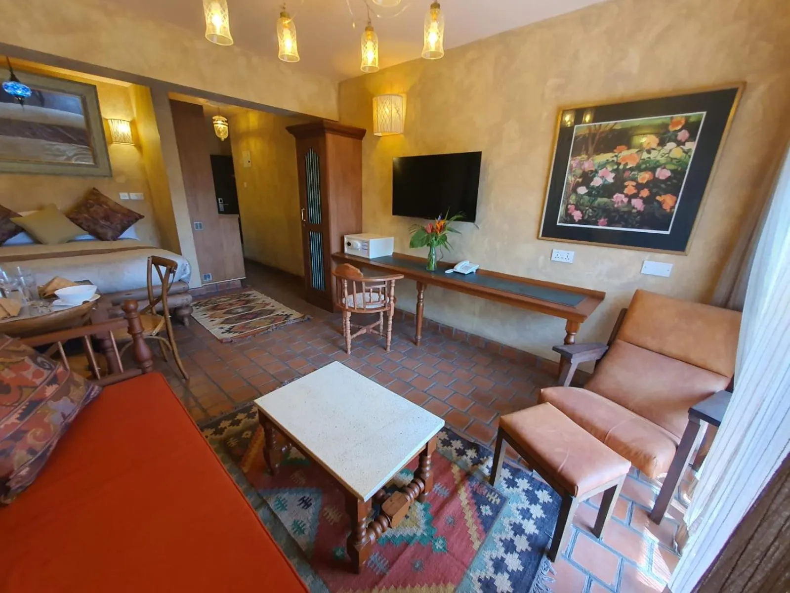 Living room in Woodmere Grand Hotel