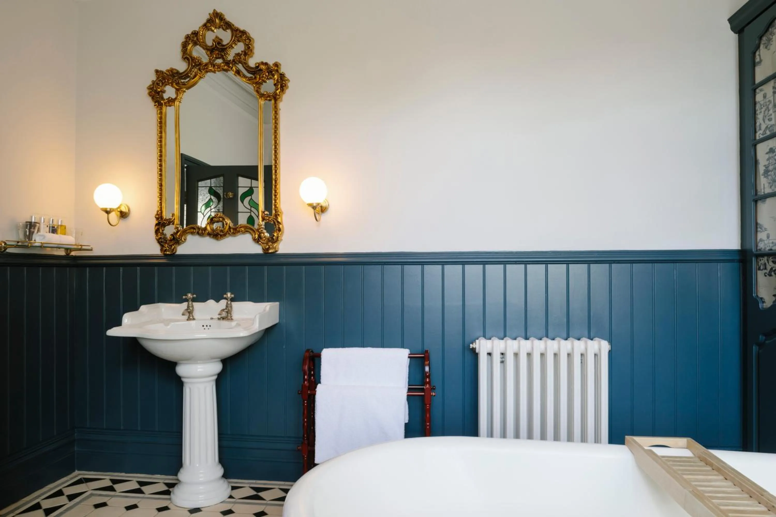 Bed in Merchants Manor Spa