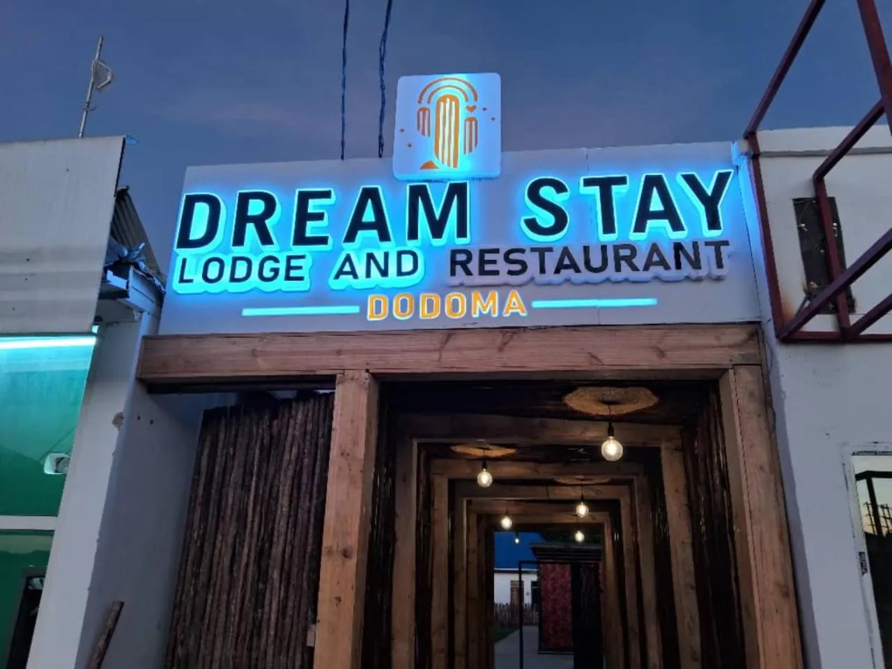 Facade/entrance in Dream Stay Lodge and Restaurant