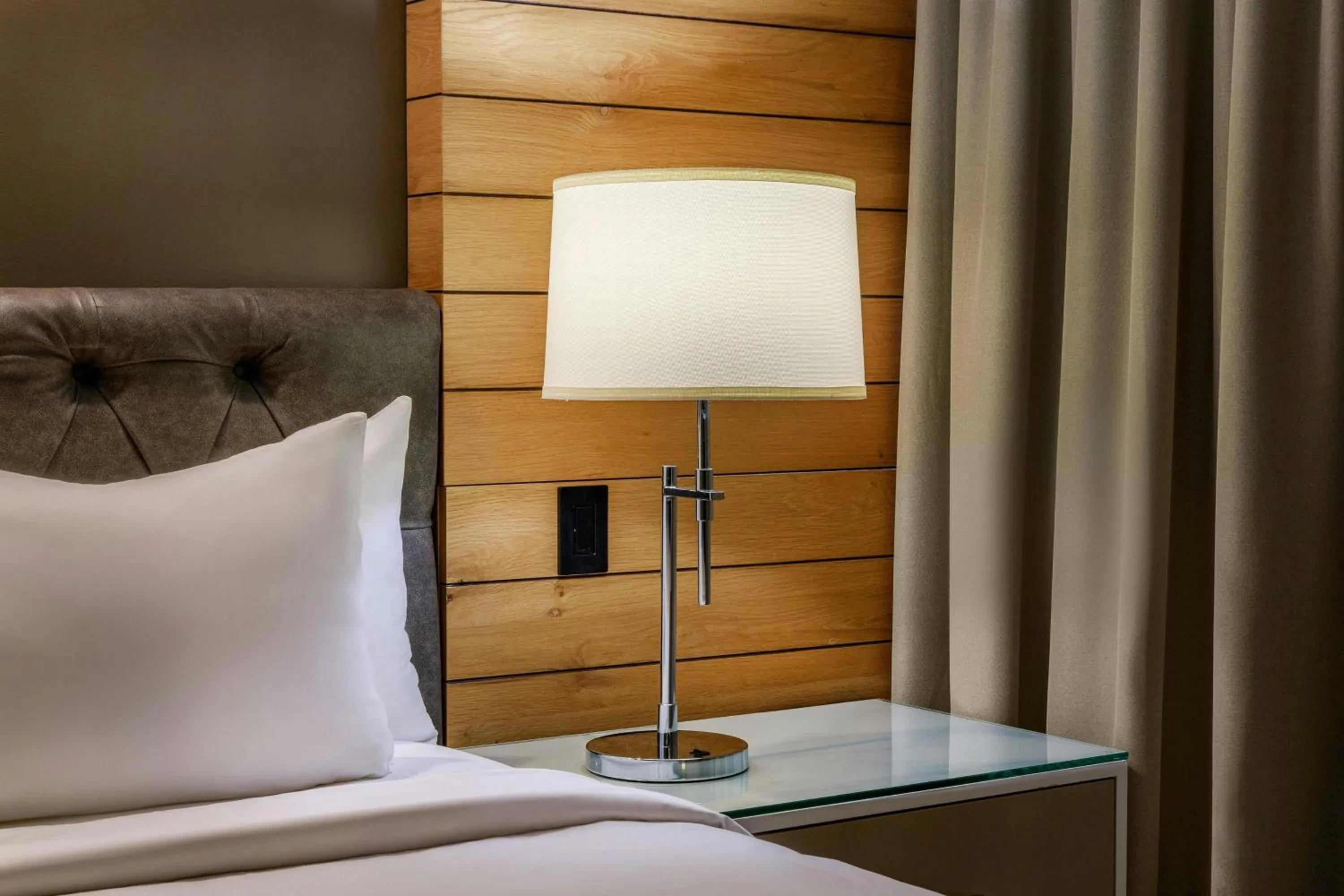 Photo of the whole room, Bed in Renaissance Allentown Hotel