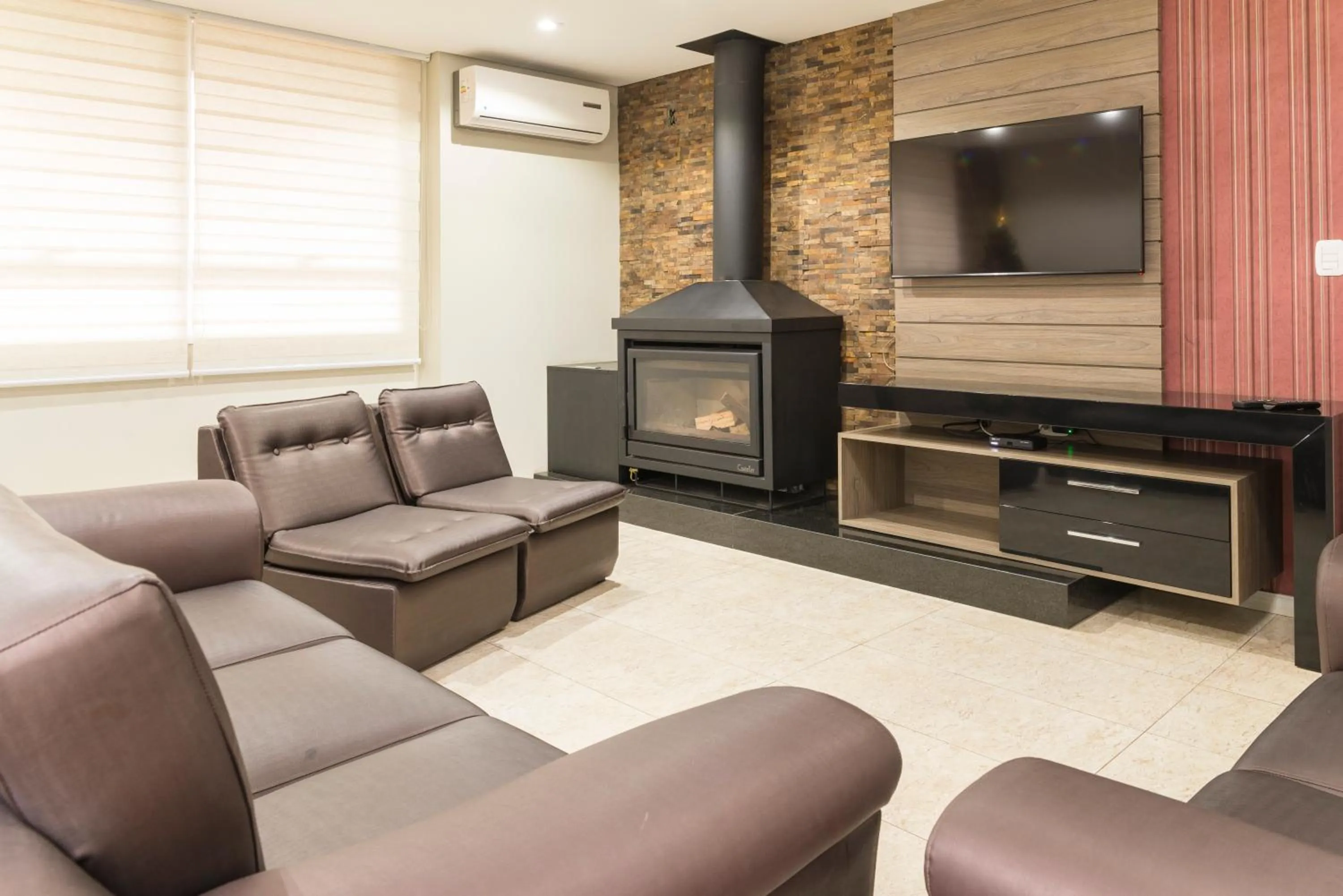 Communal lounge/ TV room in Hotel Locatelli