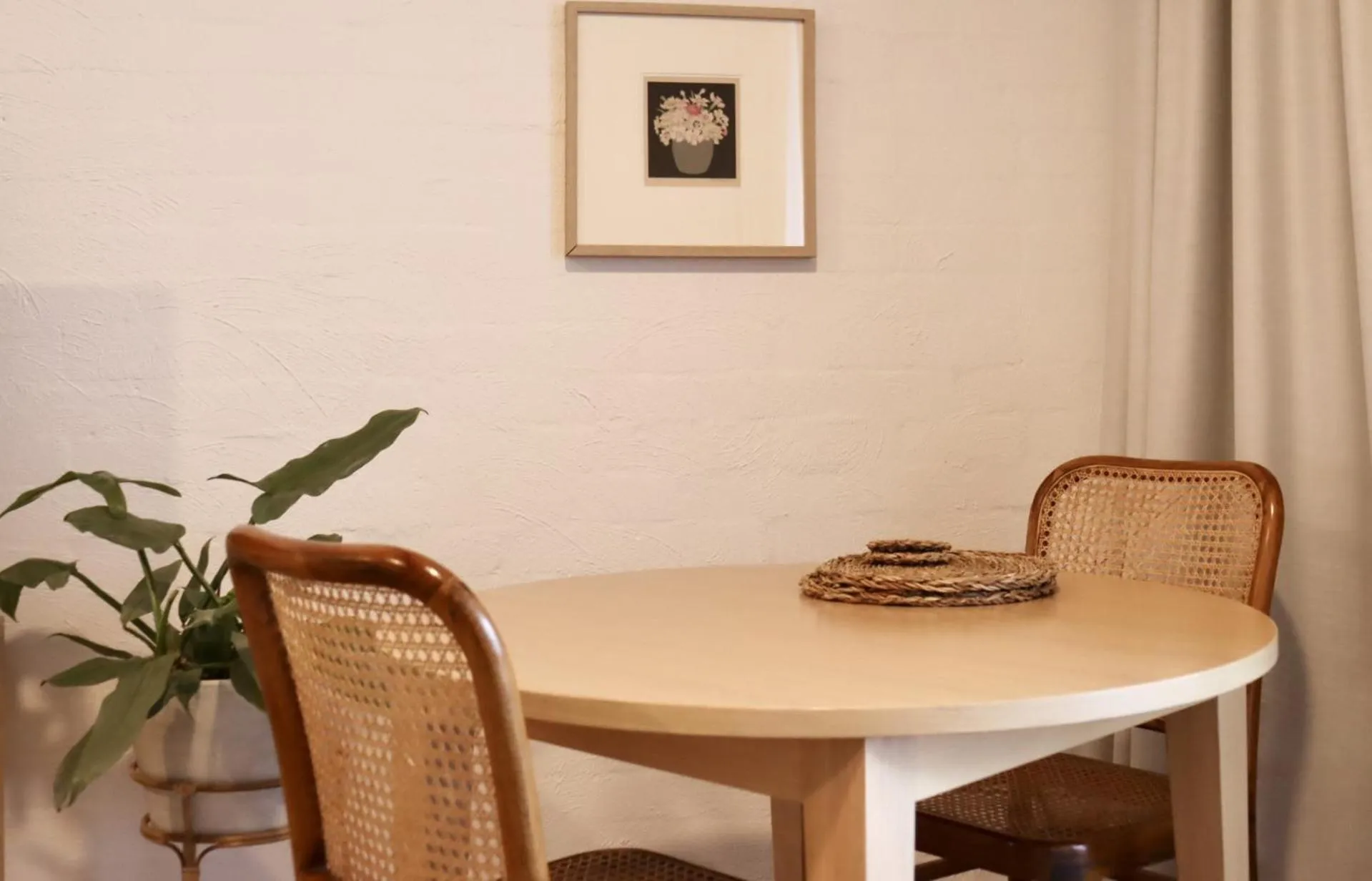 Dining area in Lorne Surf Apartments