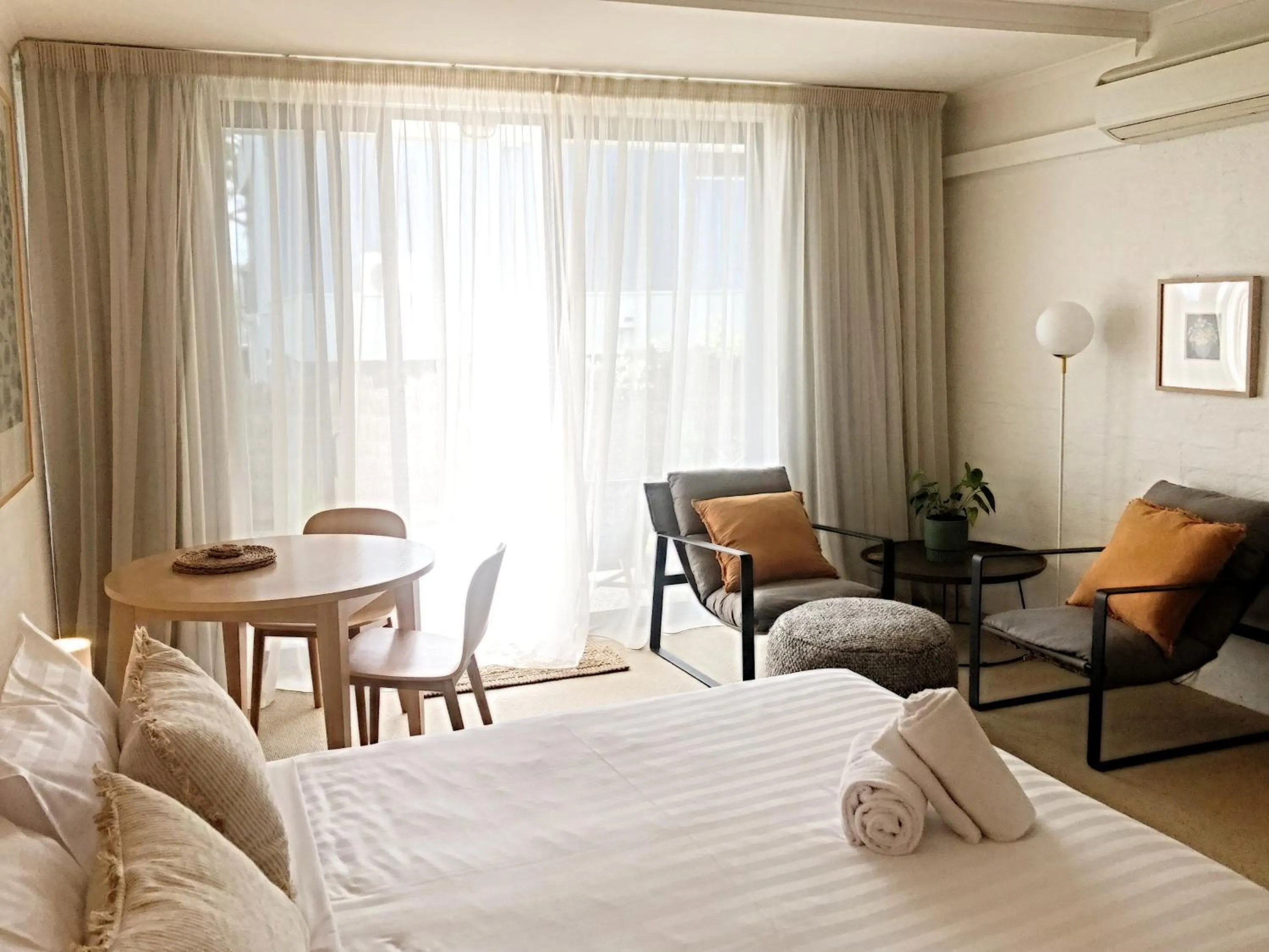 Bed in Lorne Surf Apartments