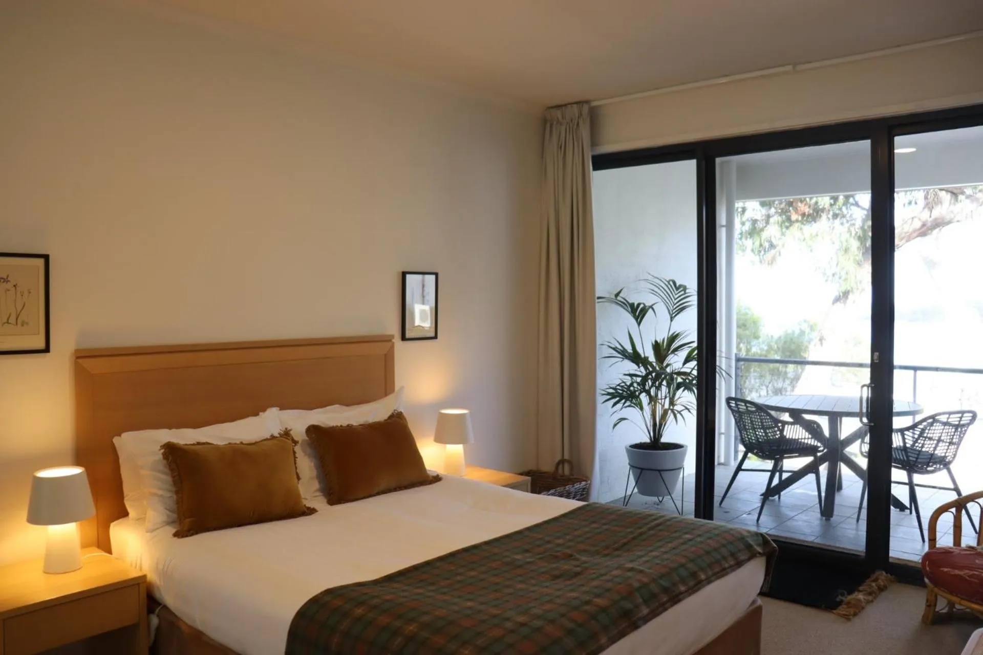 Balcony/Terrace, Bed in Lorne Surf Apartments