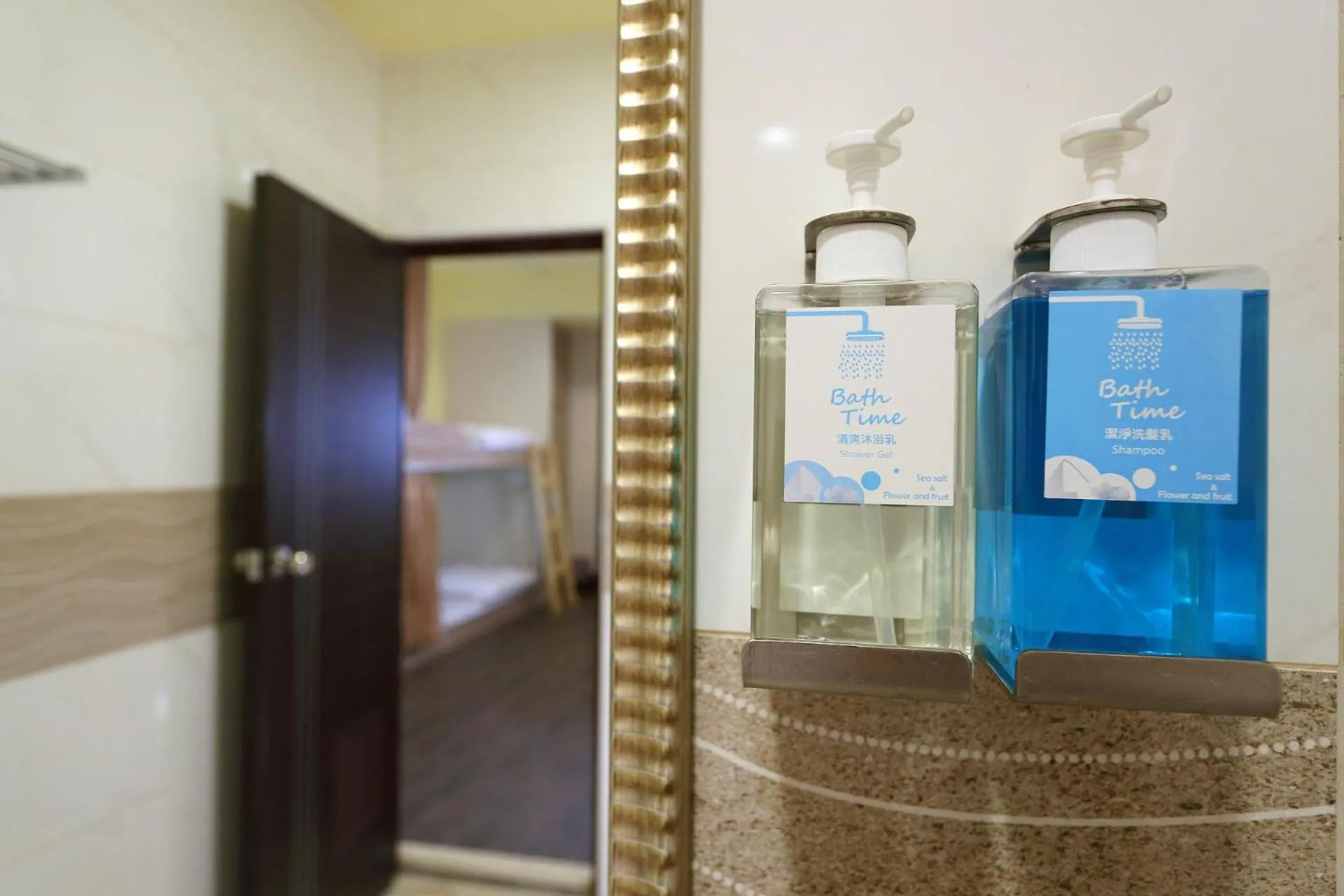 Bird's eye view, Bathroom in Corner House