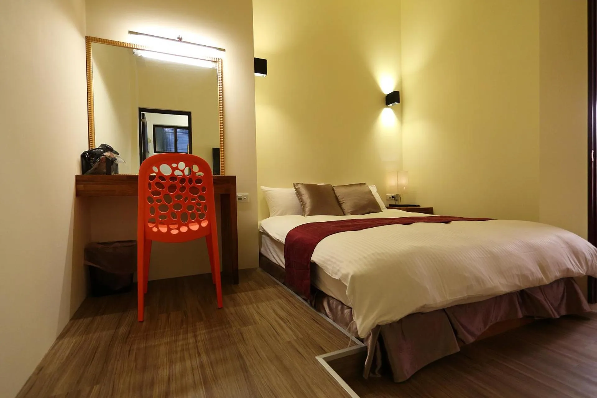 On site, Bed in Corner House