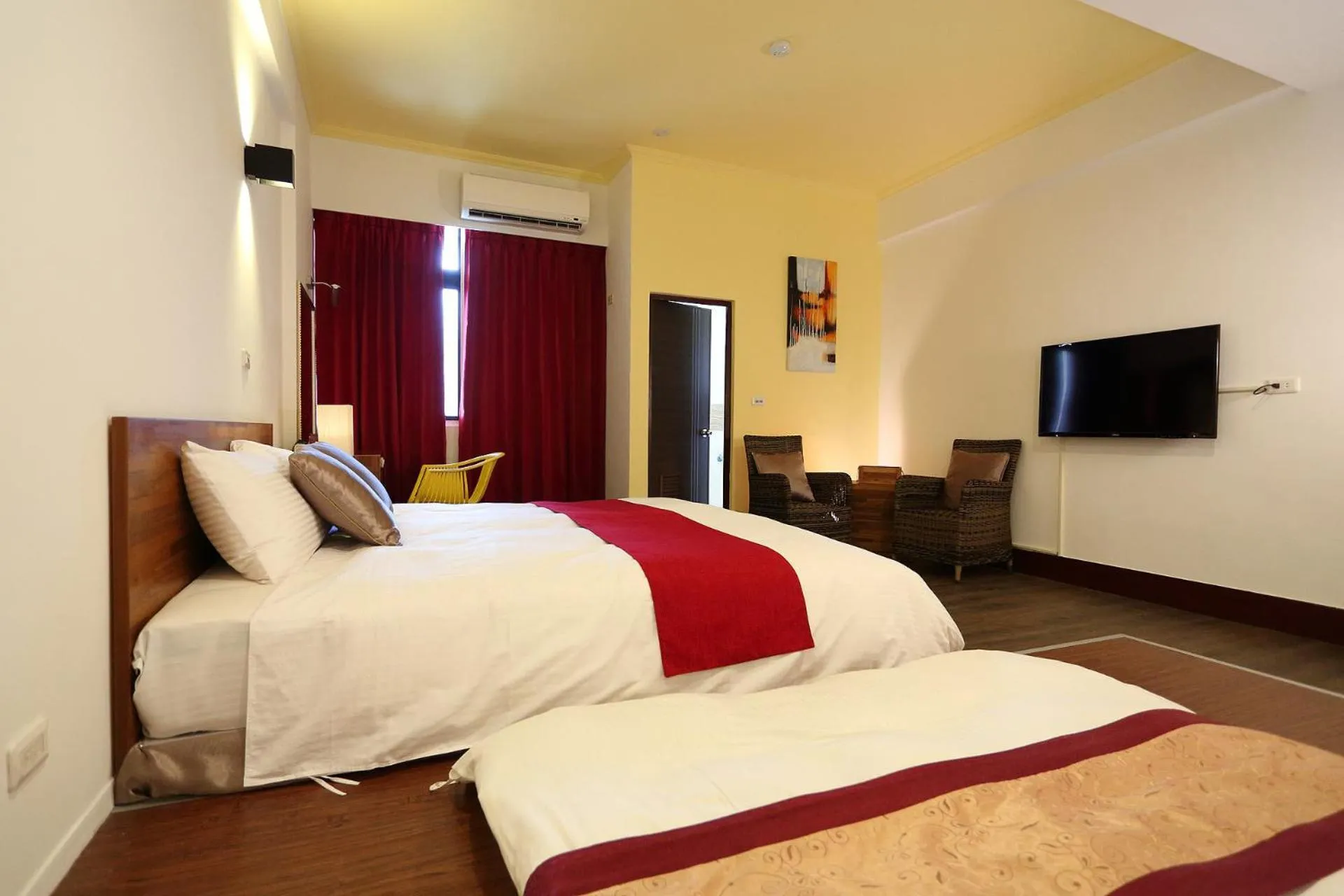 Bedroom, Bed in Corner House