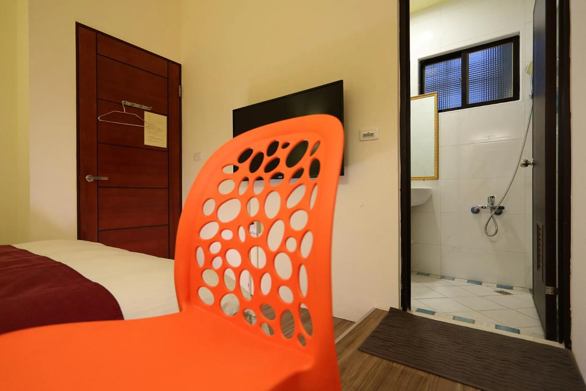 Photo of the whole room, Bed in Corner House