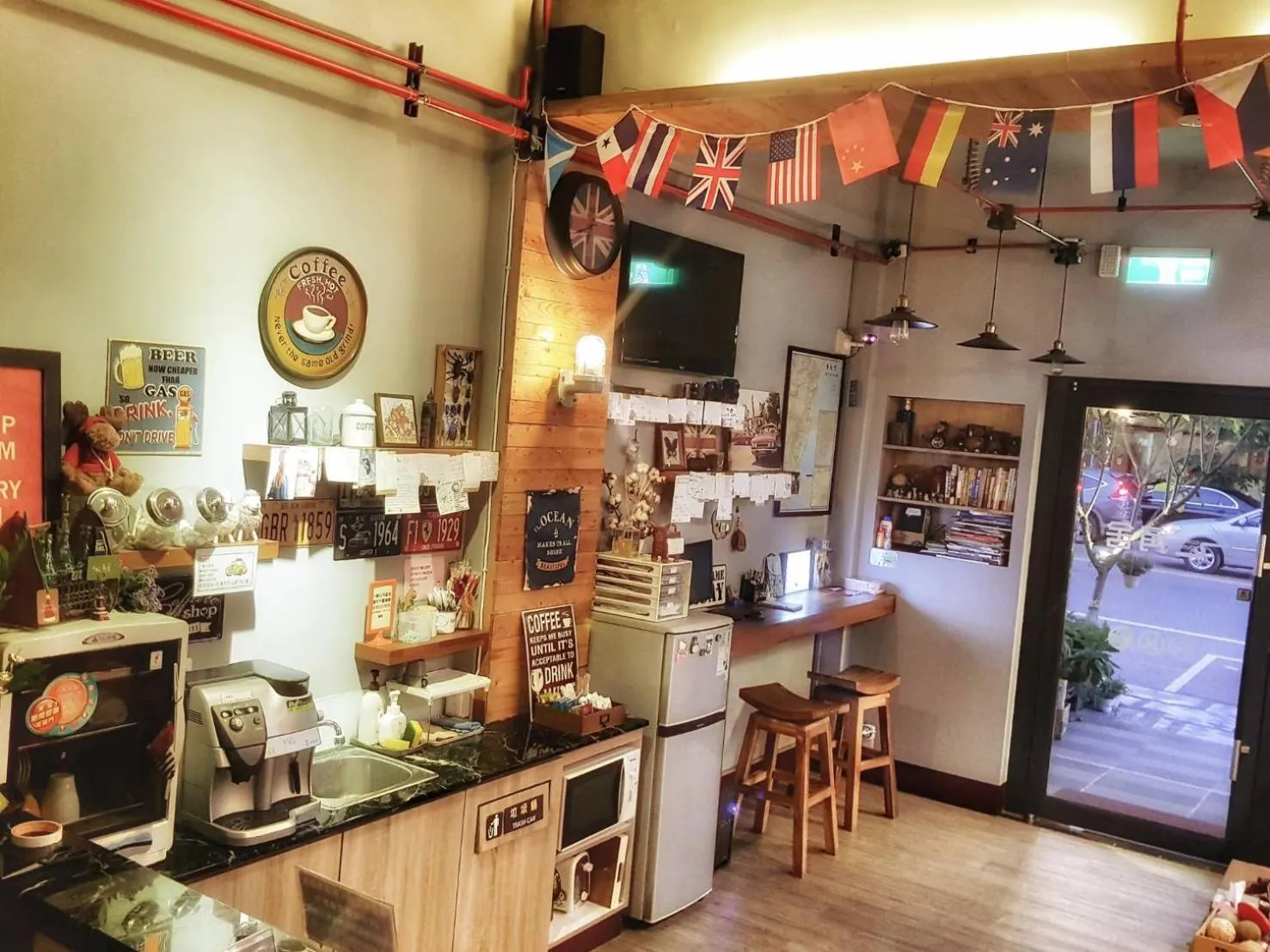 Communal lounge/ TV room, Restaurant/Places to Eat in Corner House