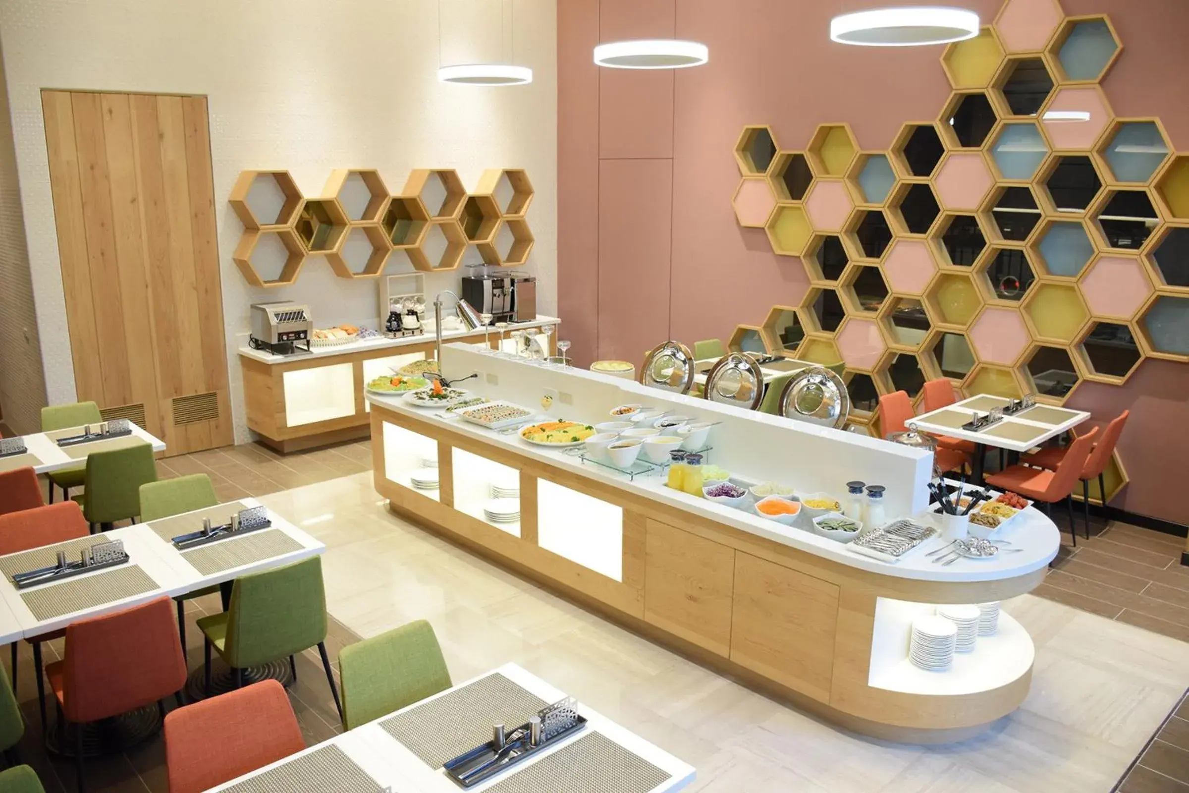 Restaurant/places to eat in Golden Tulip Glory Fine Hotel Restaurant/places to eat in Golden Tulip Glory Fine Hotel