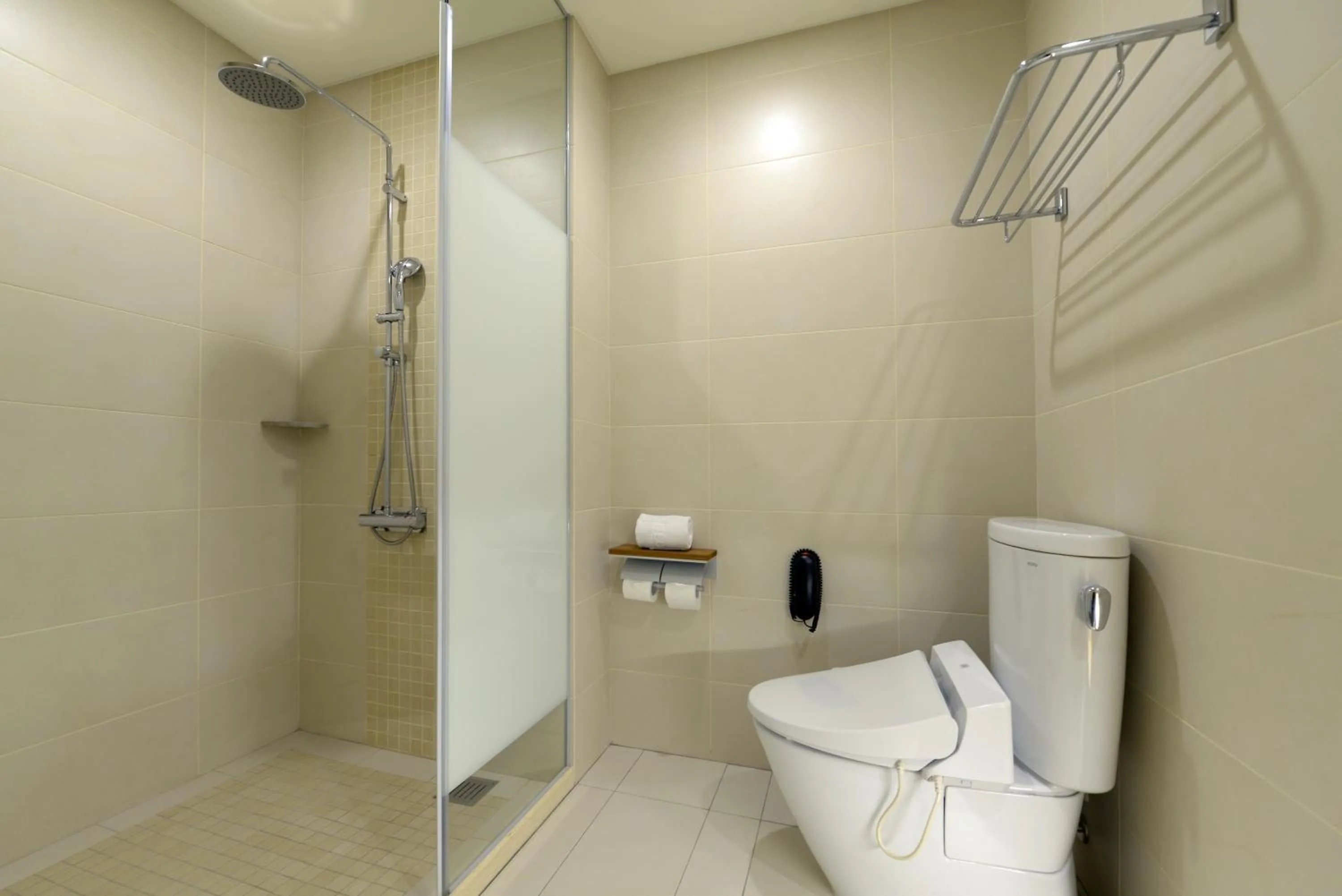 Toilet in Golden Tulip Glory Fine Hotel