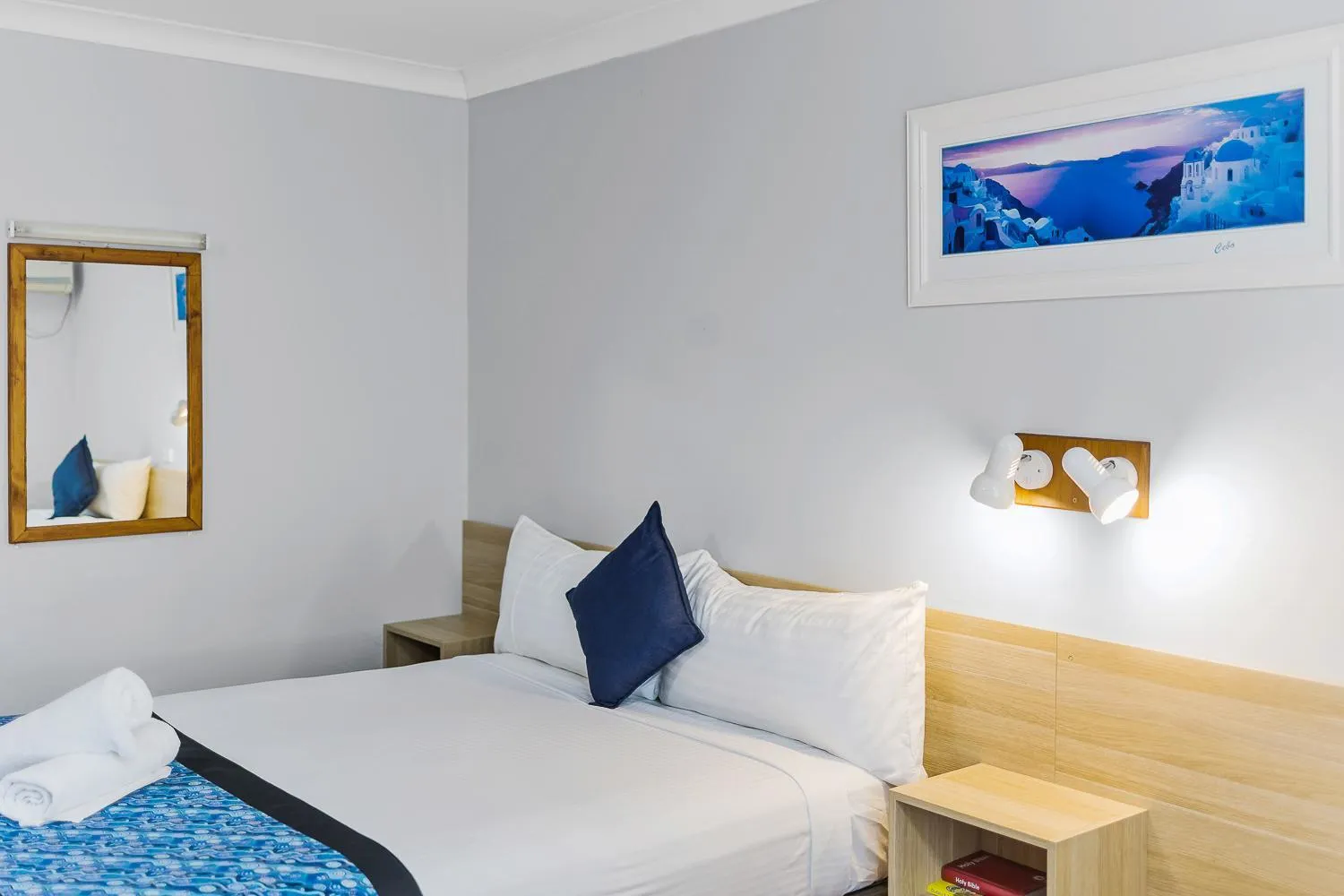 Bed in Castlereagh Motor Inn