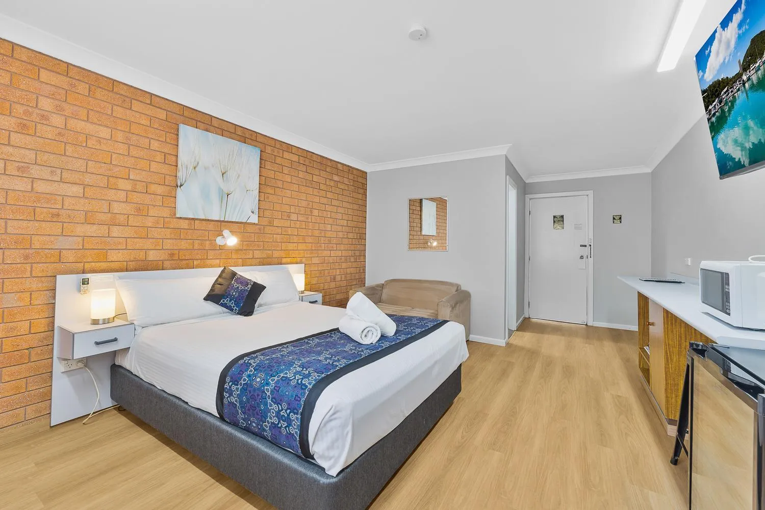 Bed in Castlereagh Motor Inn