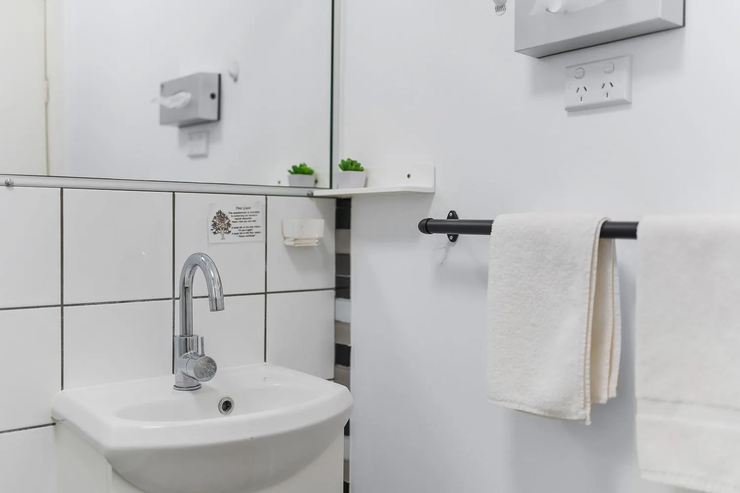 Castlereagh Motor Inn