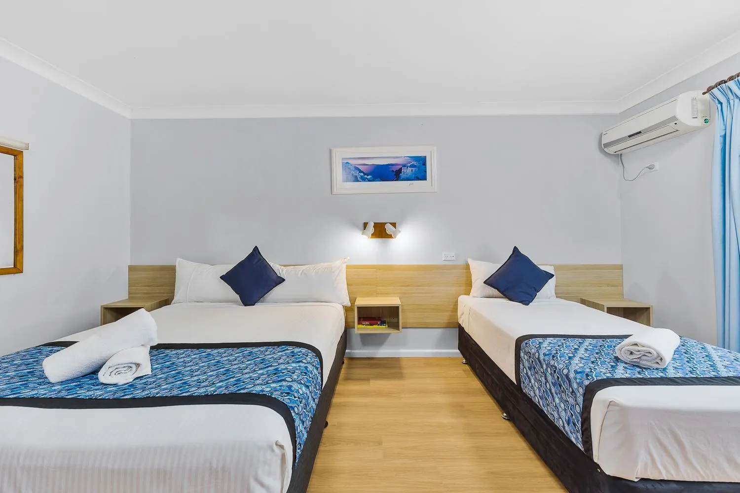 Bed in Castlereagh Motor Inn