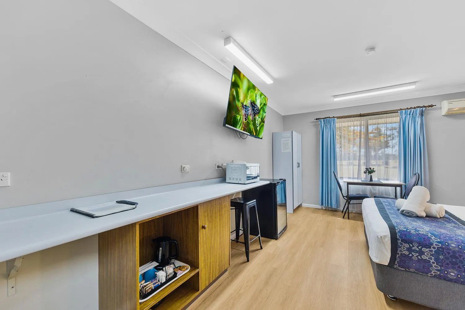 Bed in Castlereagh Motor Inn