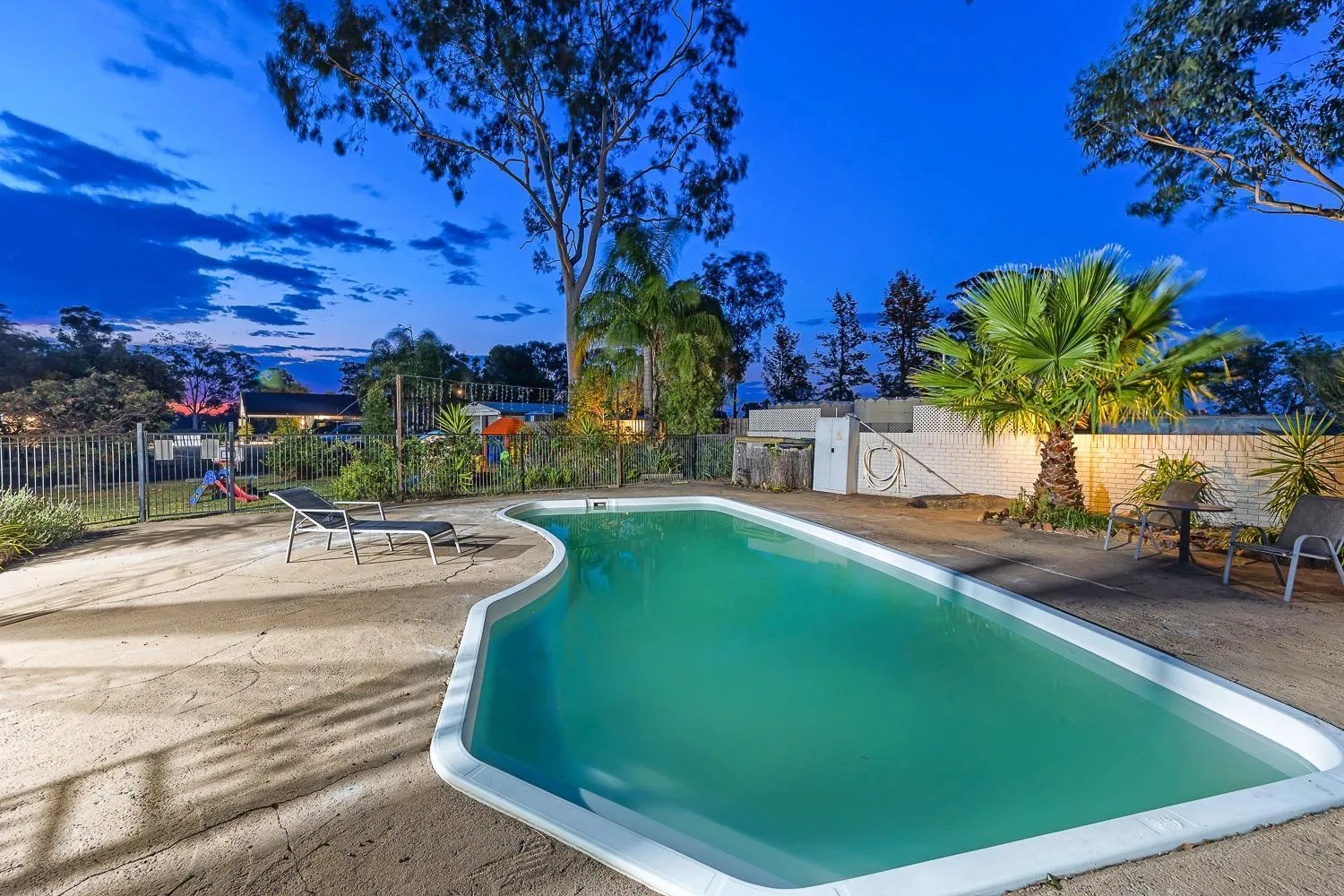 Swimming pool in Castlereagh Motor Inn