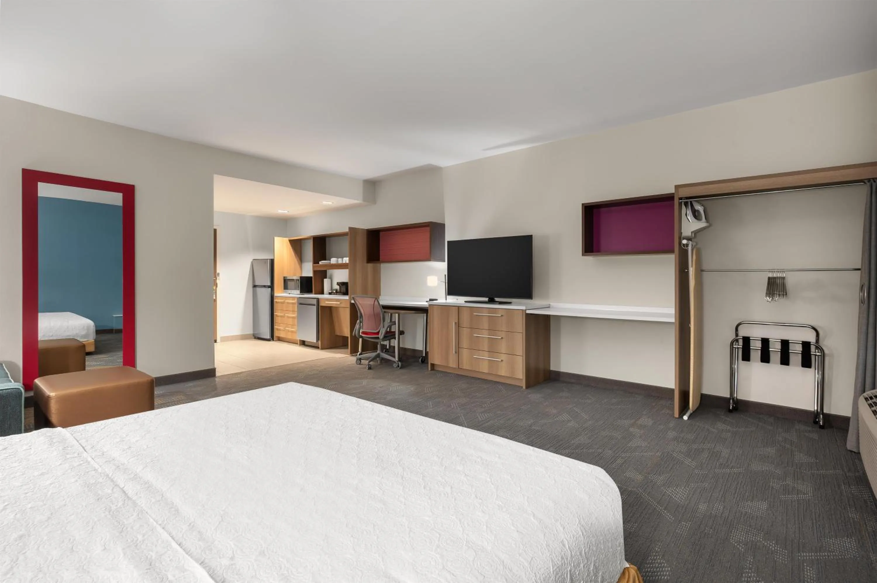 Bed in Home2 Suites By Hilton Cincinnati Eastgate