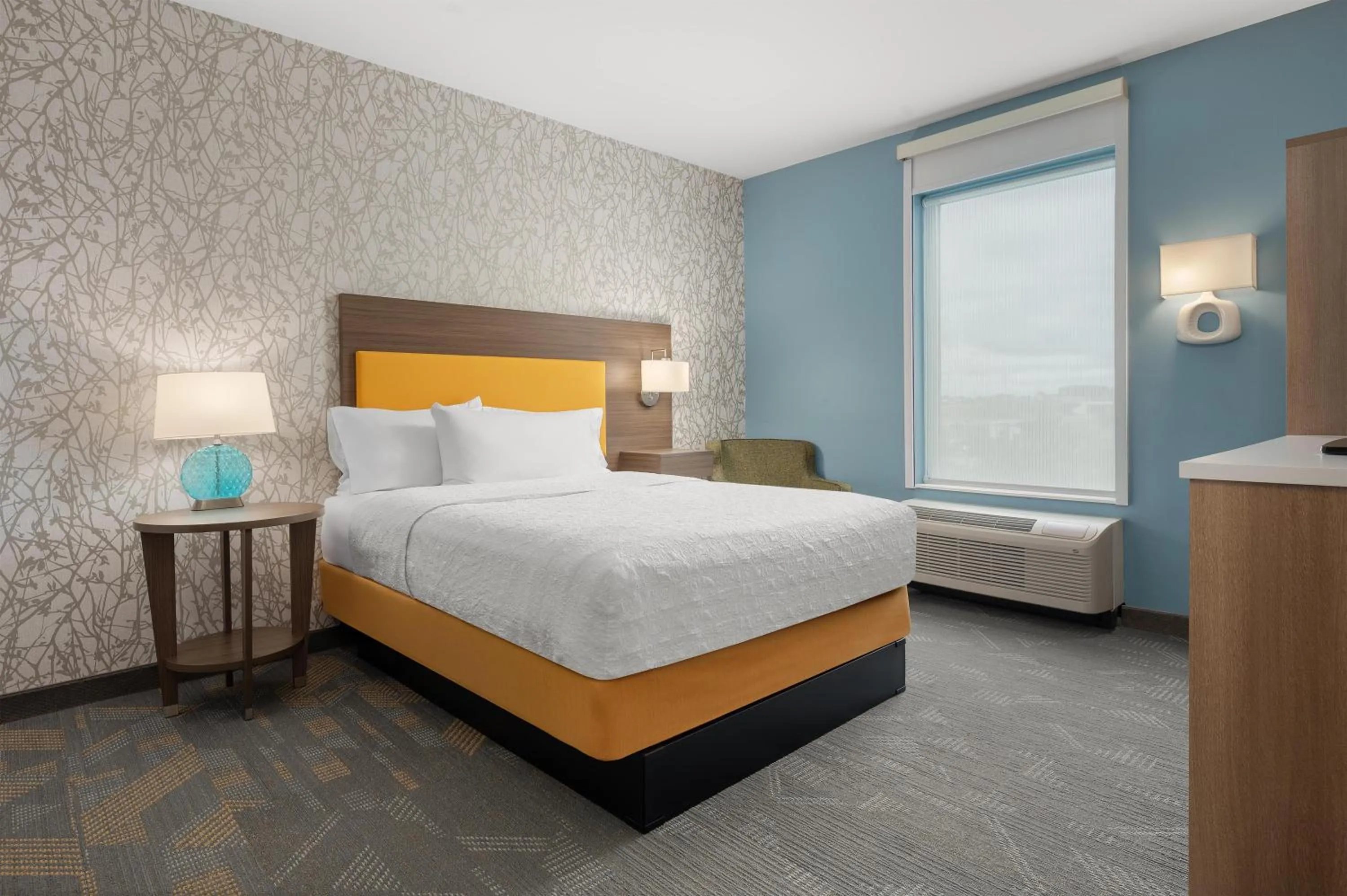 Bed in Home2 Suites By Hilton Cincinnati Eastgate