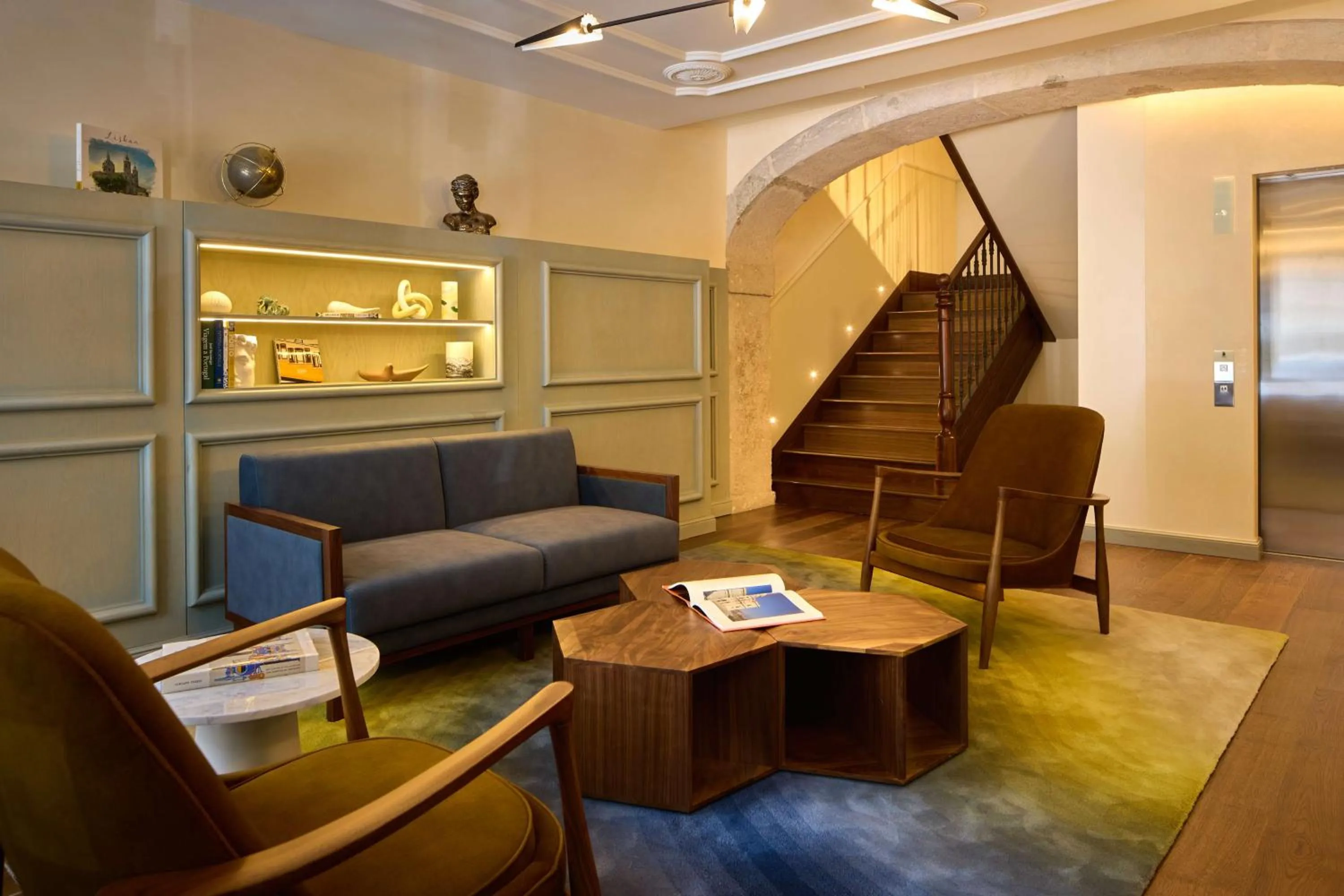 Lobby or reception in DUO Hotel Lisbon, Curio Collection by Hilton