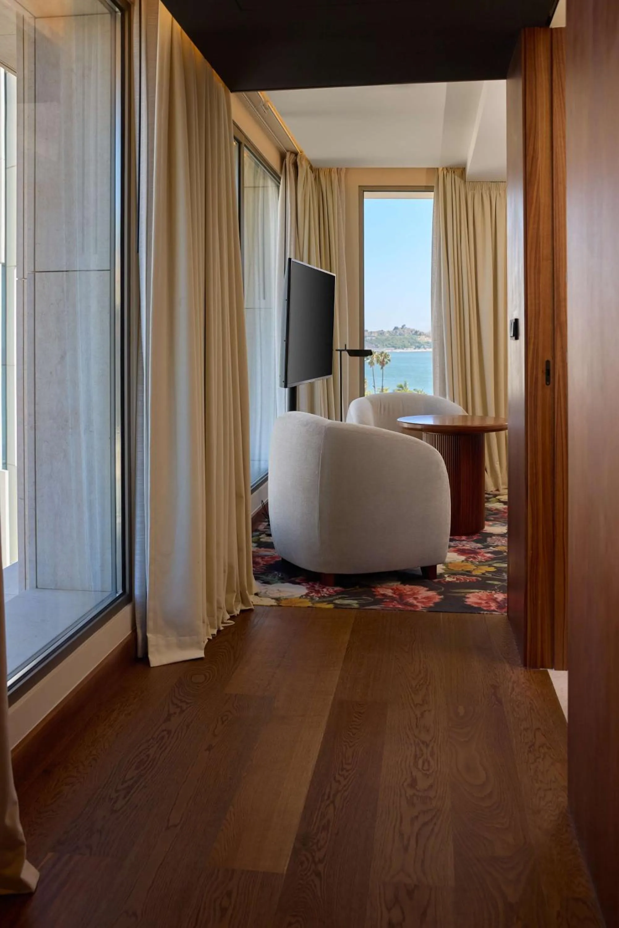 Photo of the whole room in DUO Hotel Lisbon, Curio Collection by Hilton