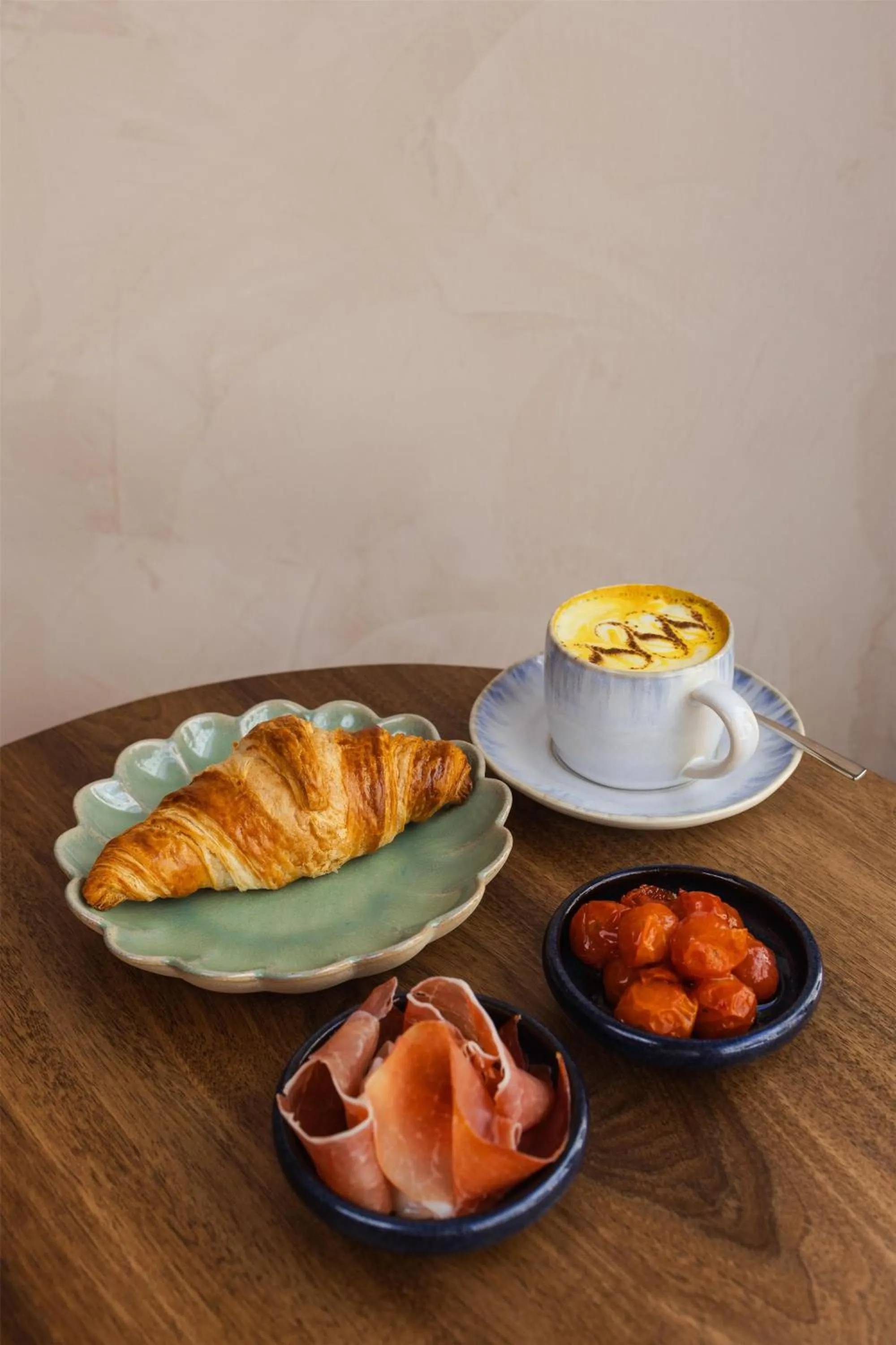 Dining area in DUO Hotel Lisbon, Curio Collection by Hilton