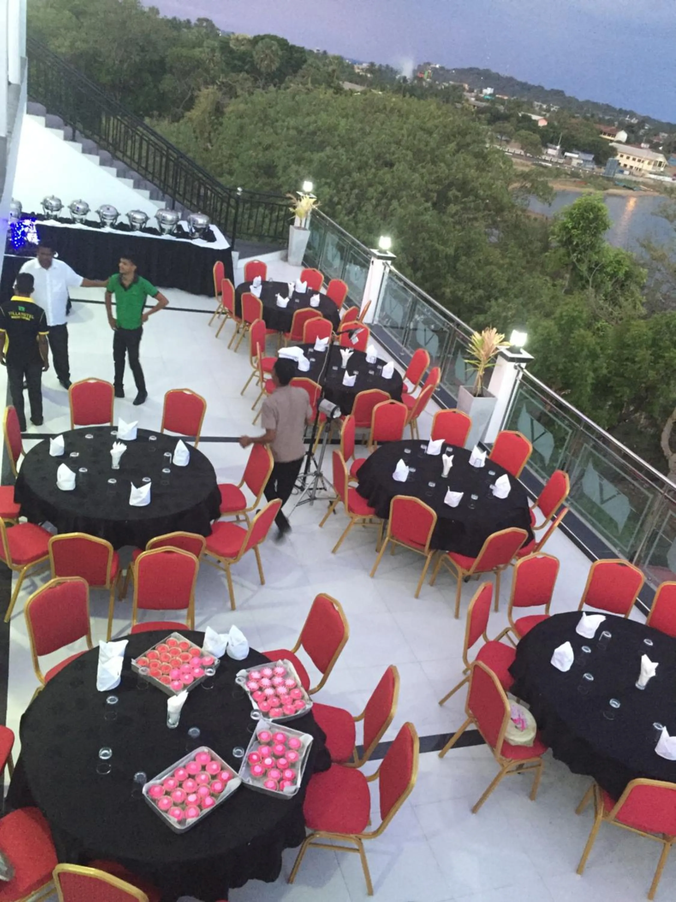 Restaurant/places to eat in Villa Hotel