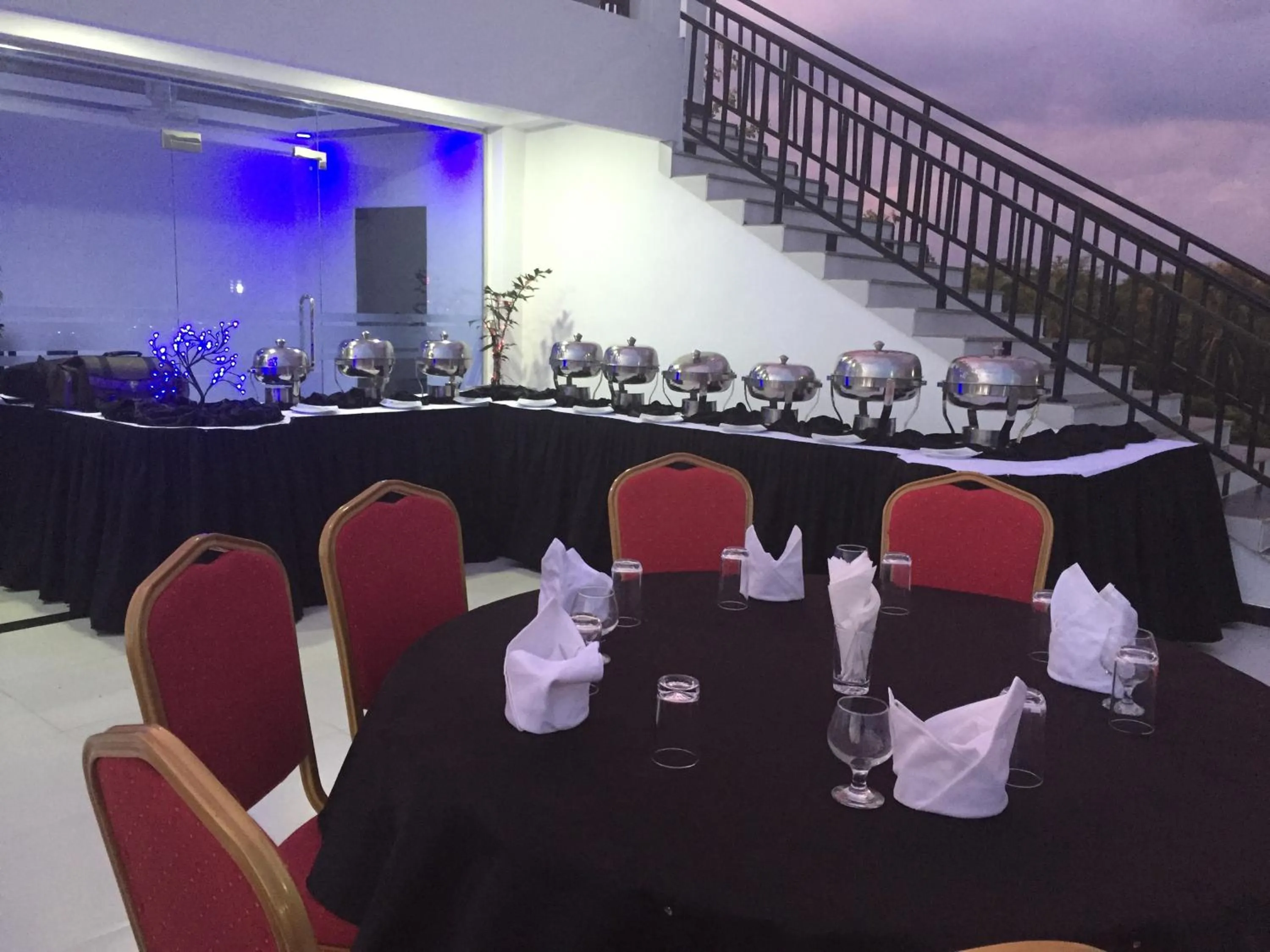 Restaurant/places to eat in Villa Hotel