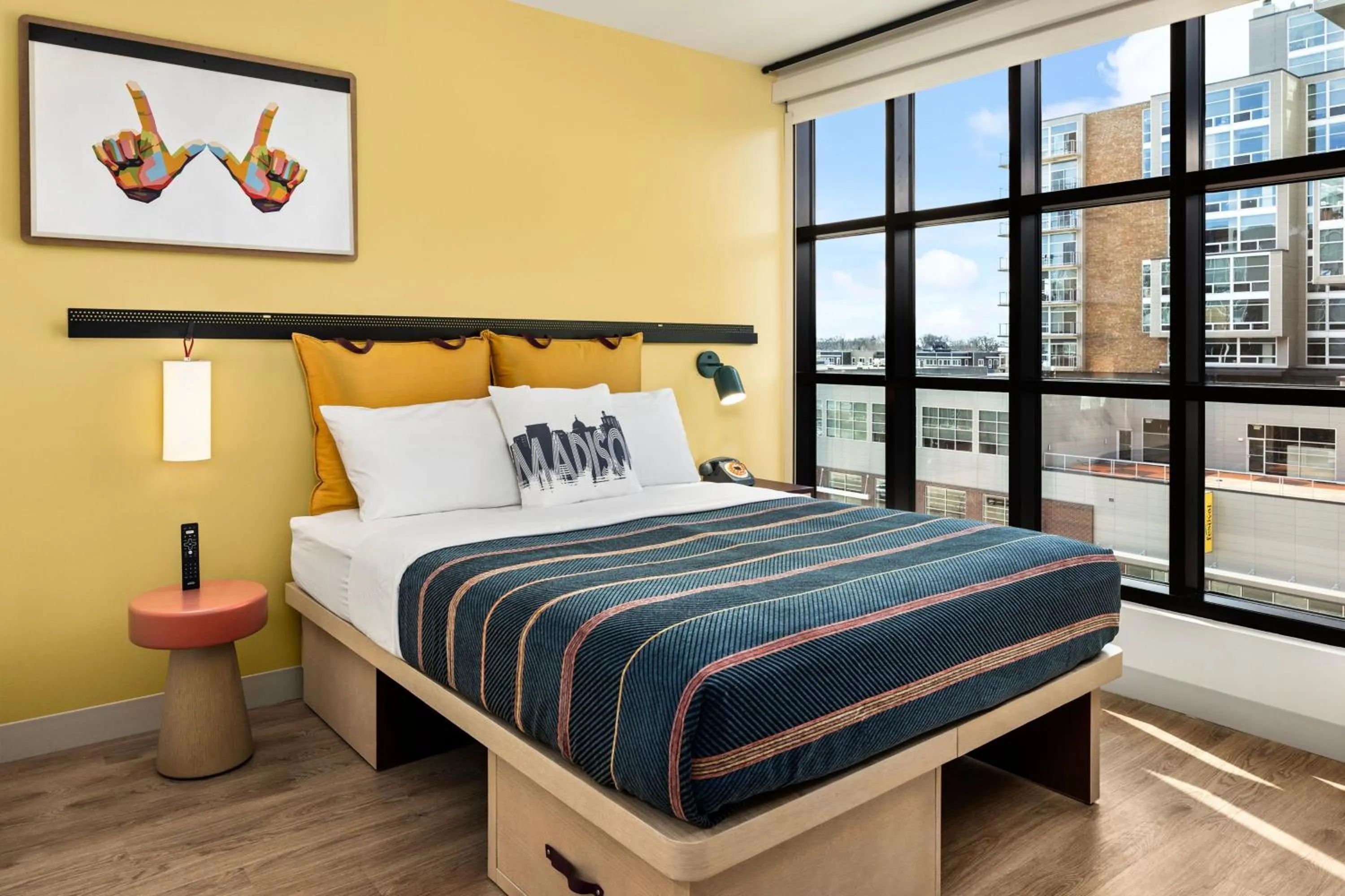 Photo of the whole room, Bed in Moxy Madison Downtown