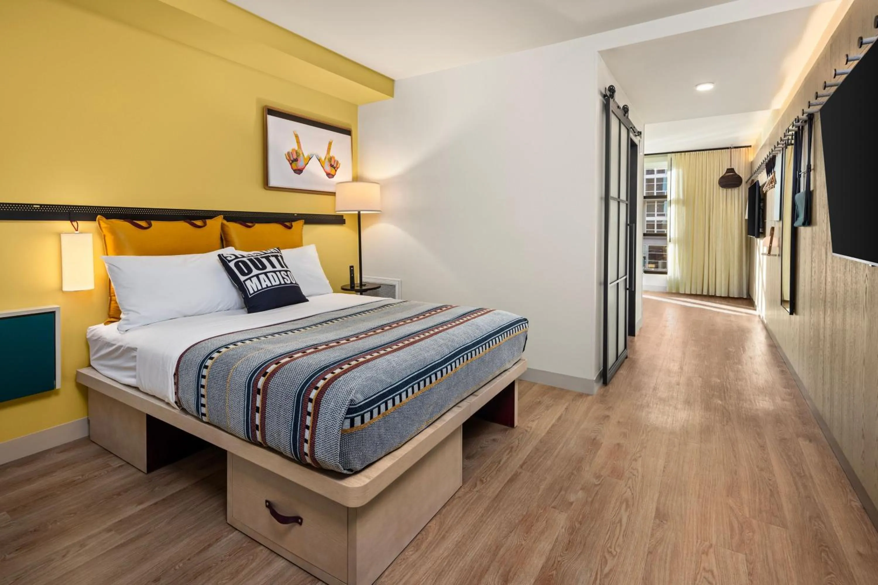 Photo of the whole room, Bed in Moxy Madison Downtown