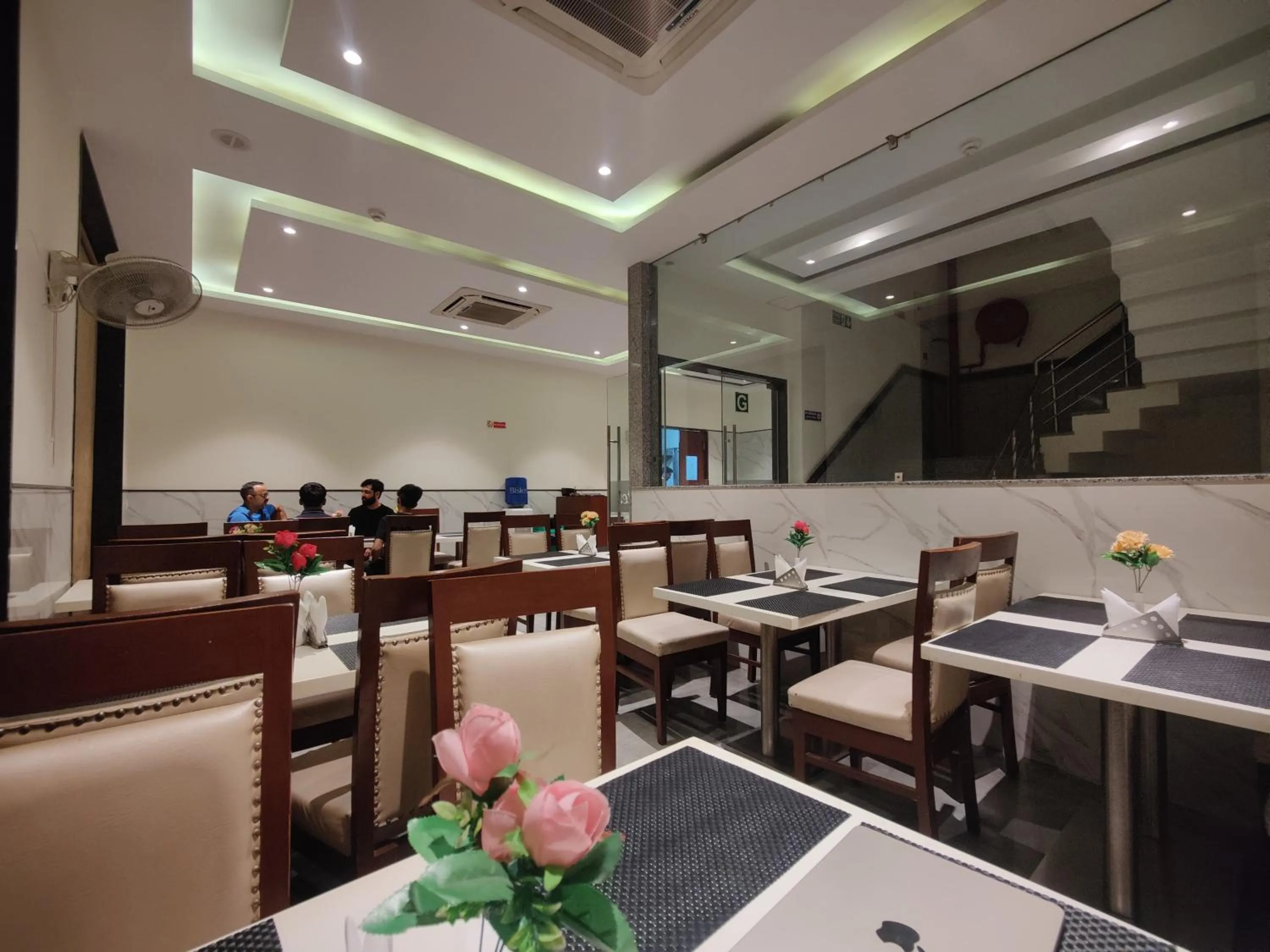 Restaurant/places to eat in Hotel Z Suites with FREE Airport Drop