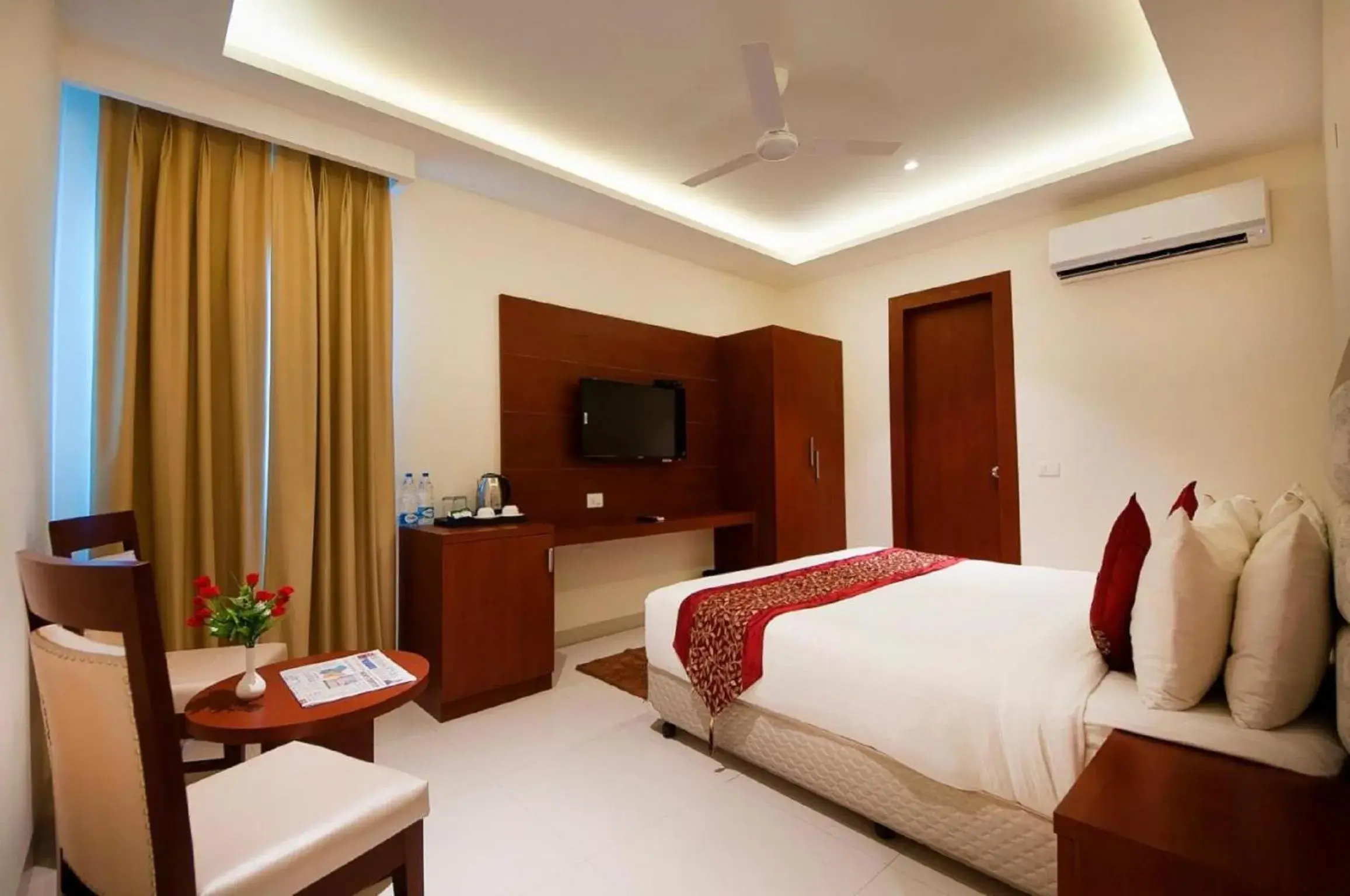 Deluxe Double or Twin Room in Hotel Z Suites with FREE Airport Drop Deluxe Double or Twin Room in Hotel Z Suites with FREE Airport Drop